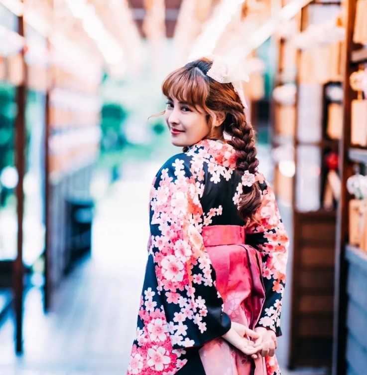 換上優美和服、浴衣,由專業攝影師拍下紀念美照。(桃園神社提供)