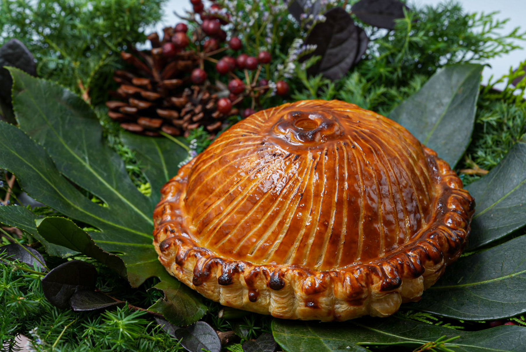 「LOPFAIT 樂斐法式餐廳」所推出的乳鴿派是法國經典菜Pithiviers，也是威靈頓牛排的前身。