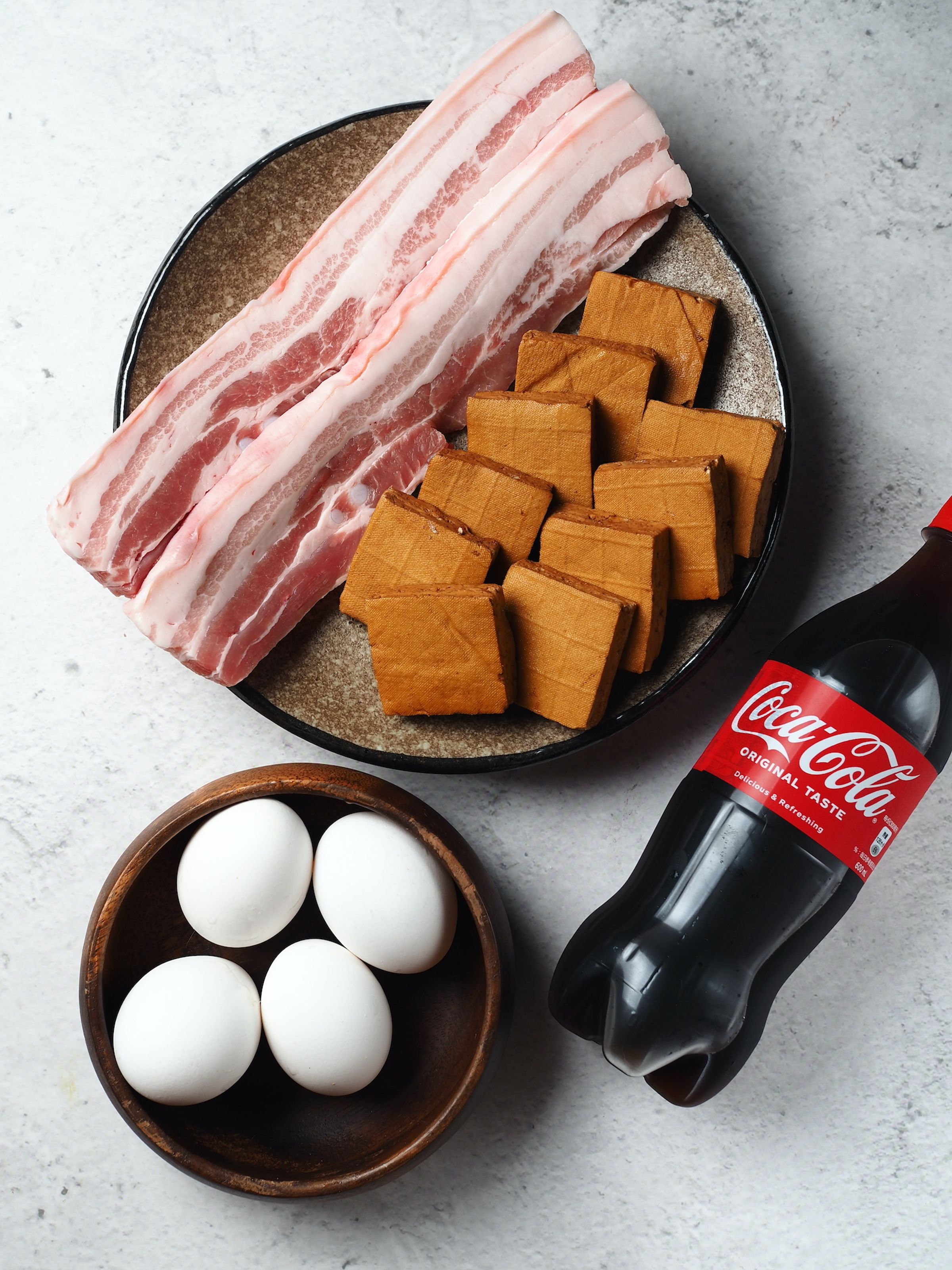 主食材很簡單，剩下就都是調味料。