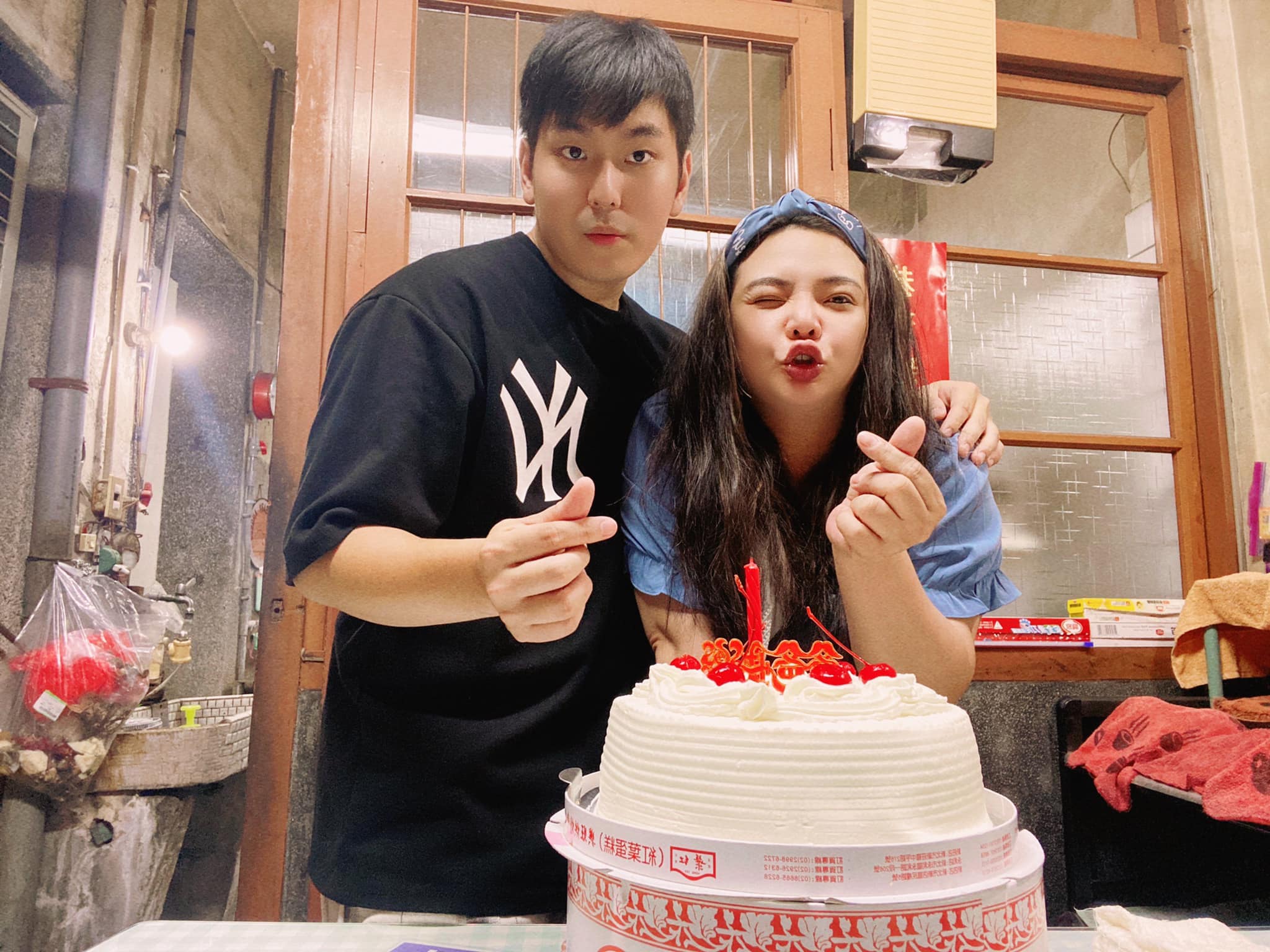 近來有小甜甜的閨密出來替她說話，並且痛飆她的老公；其實夫妻幾個月前還在檯面上看來感情算頗不錯。（翻攝臉書）