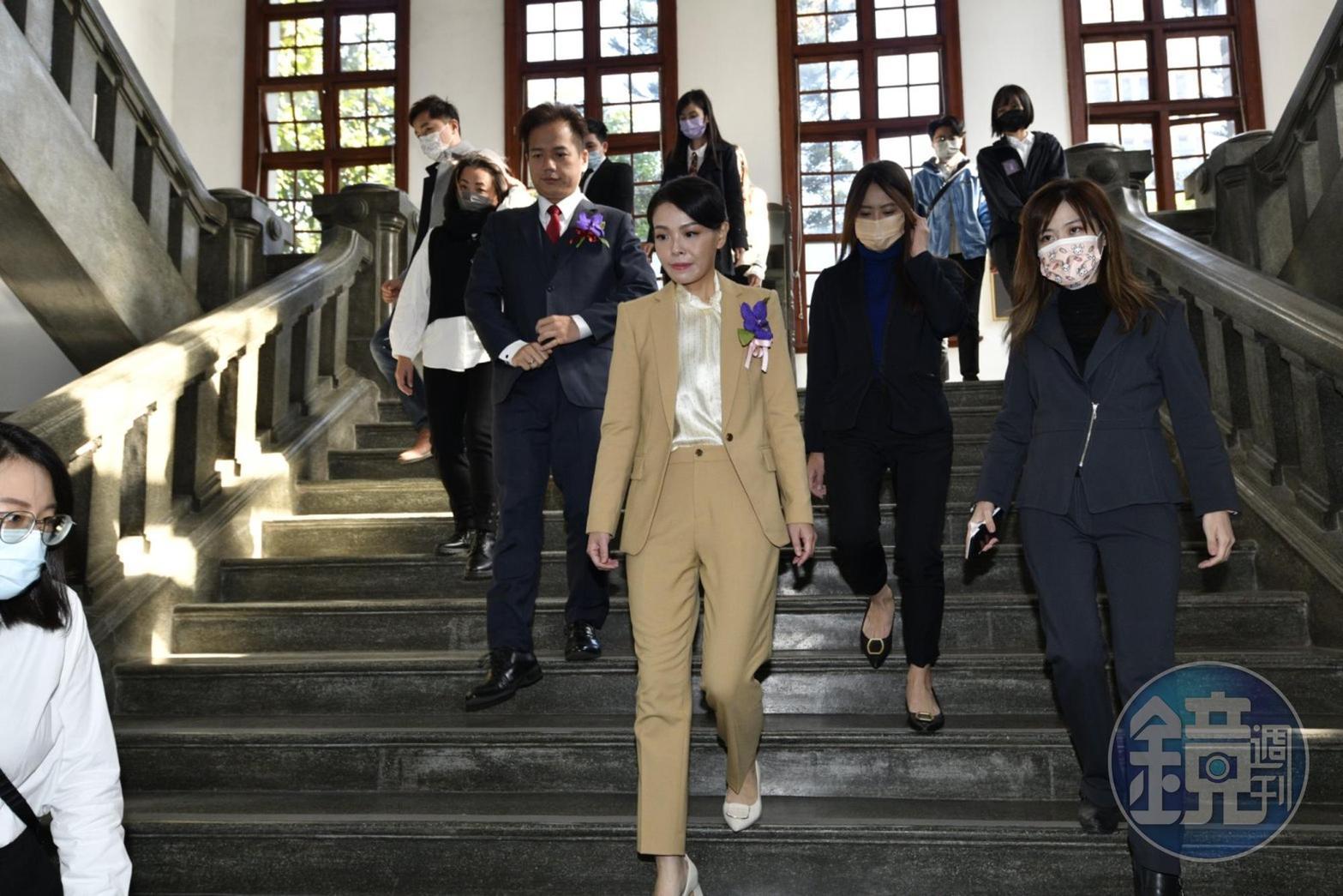 高虹安上任新竹市長,民進黨市議員質疑她的選前政見要如何兌現。