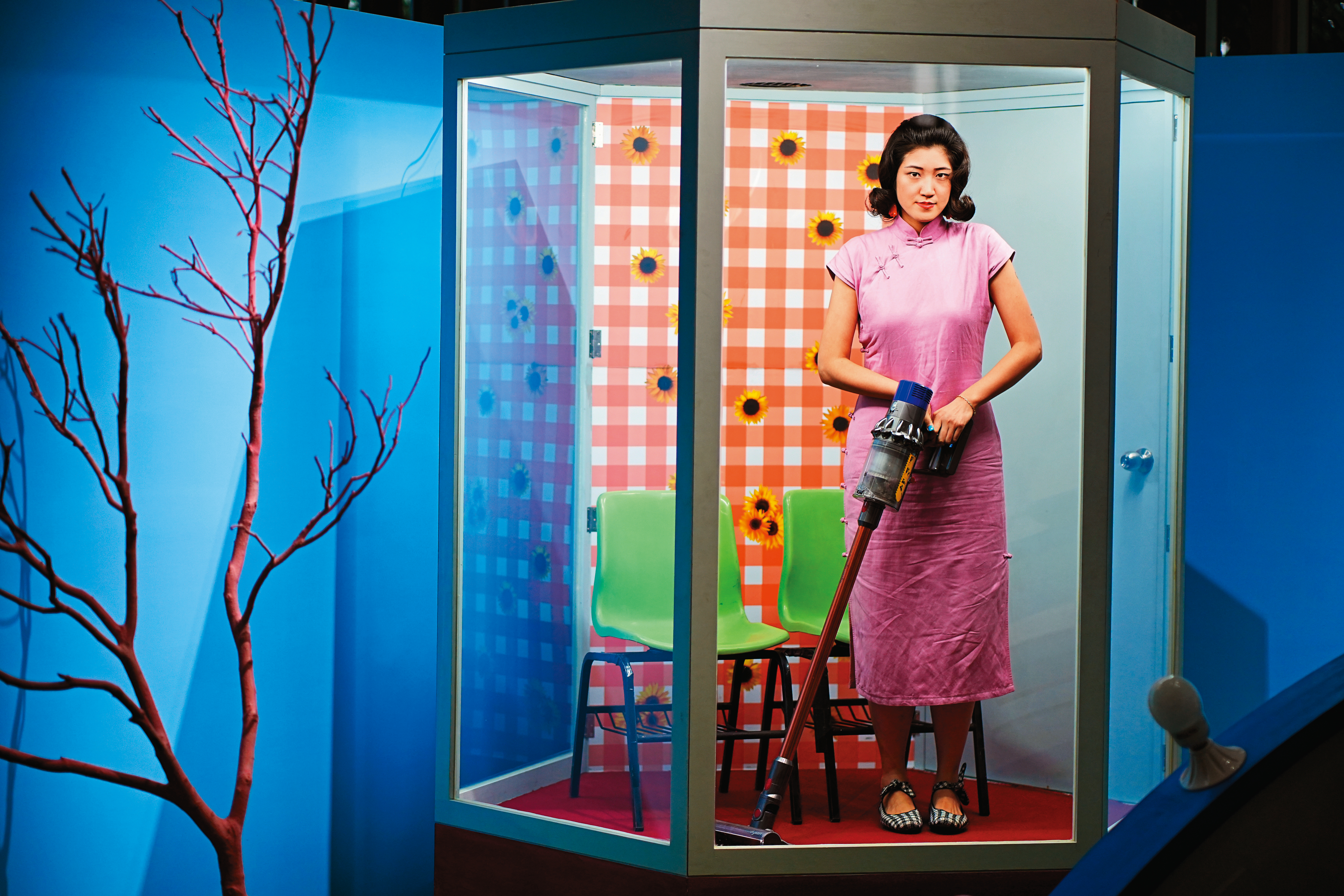 2019年，倪瑞宏於北美館展出《我以為我很特別》木造裝置，曾被藝術家侯俊明形容為是一個充滿情慾感的空間。2022年重新展出，她把自己像個洋娃娃一樣放進去。