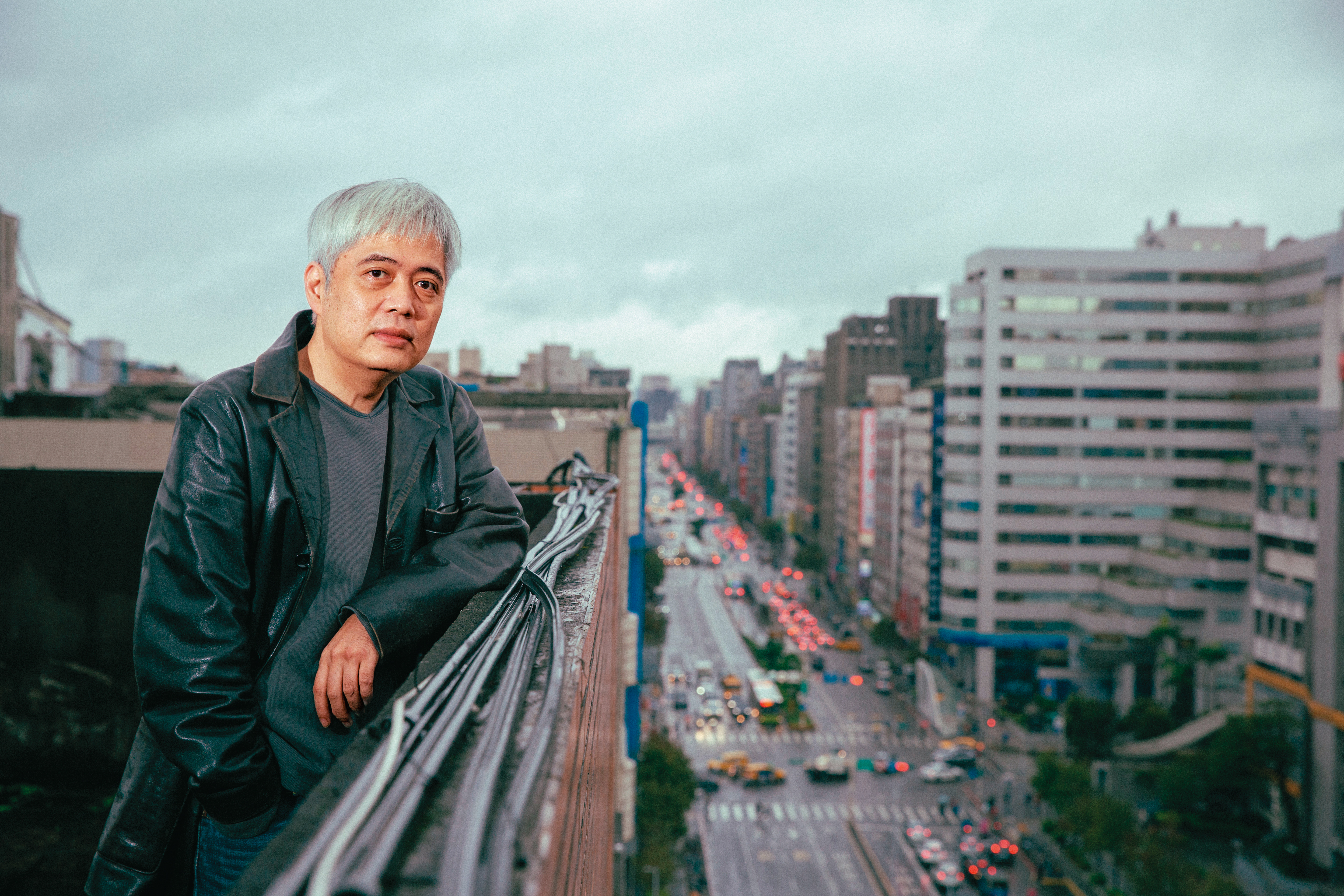 常勝（圖）耗時近3年創作《閻鐵花》，描繪京劇女伶成為超級英雄，去年12月發行第3集單行本，宣告完結。