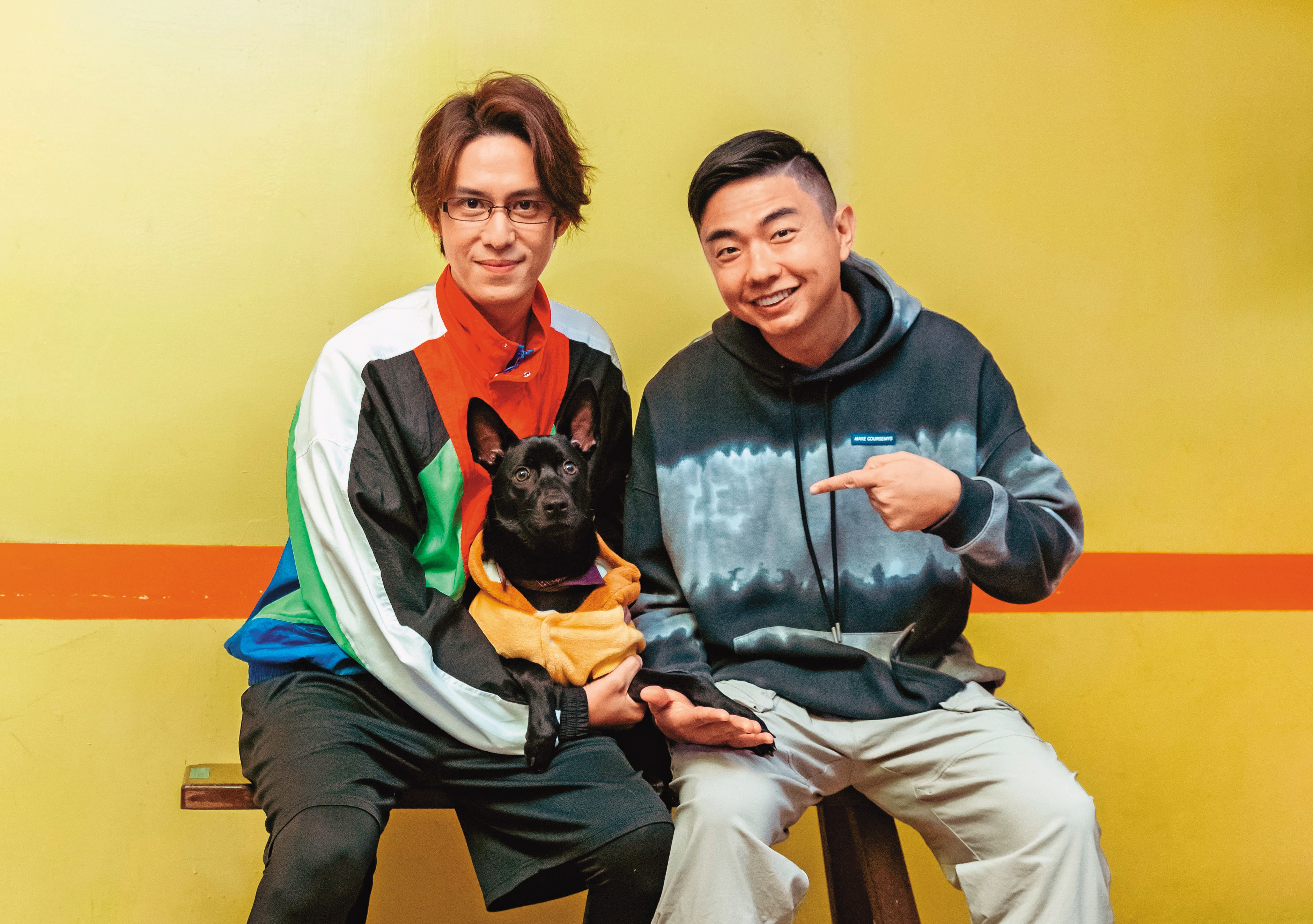 陳楚河(左)近日因參加寵物實境秀節目,擔起中途爸爸一職,帶著相處了3週的狗女兒Fiona一同找熊爸(右)。