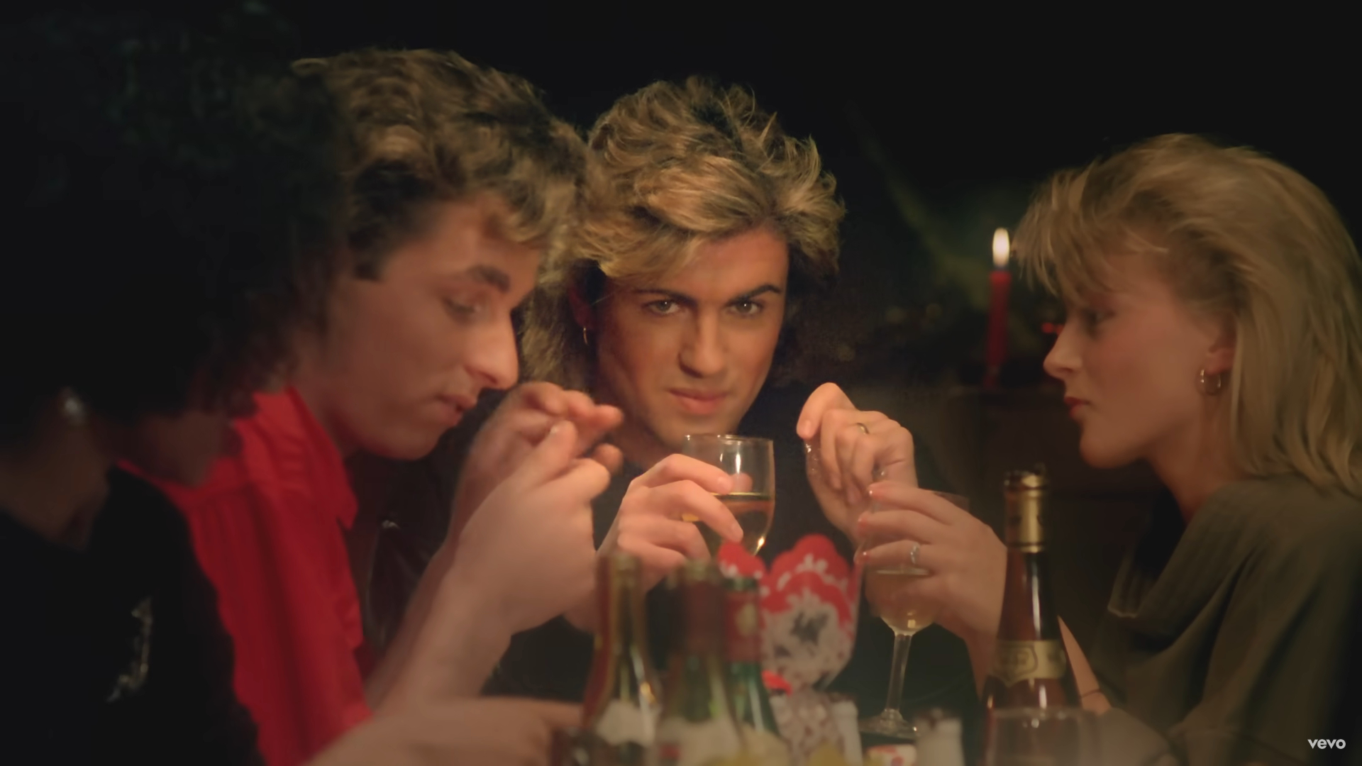 全世界家喻戶曉的耶誕歌曲《Last Christmas》，是由80年代紅遍全球的英國男子2人組合「Wham！」在1984年底所發行的歌曲。（翻攝Youtube「Wham！」）