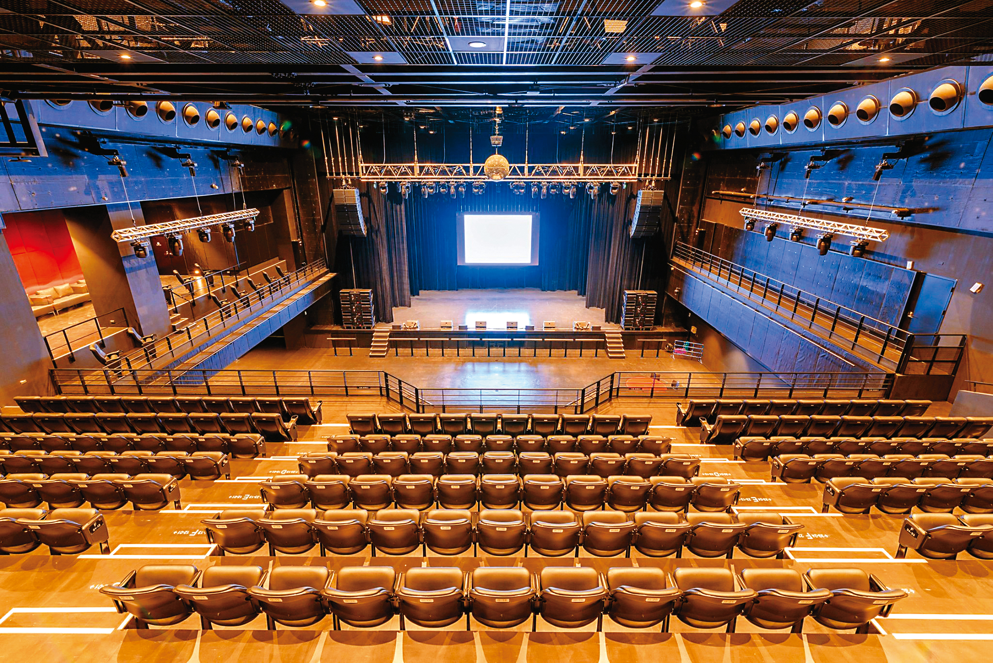 Zepp New Taipei挑高18公尺,站位及座席可容納2,245名觀眾。(Zepp New Taipei提供)