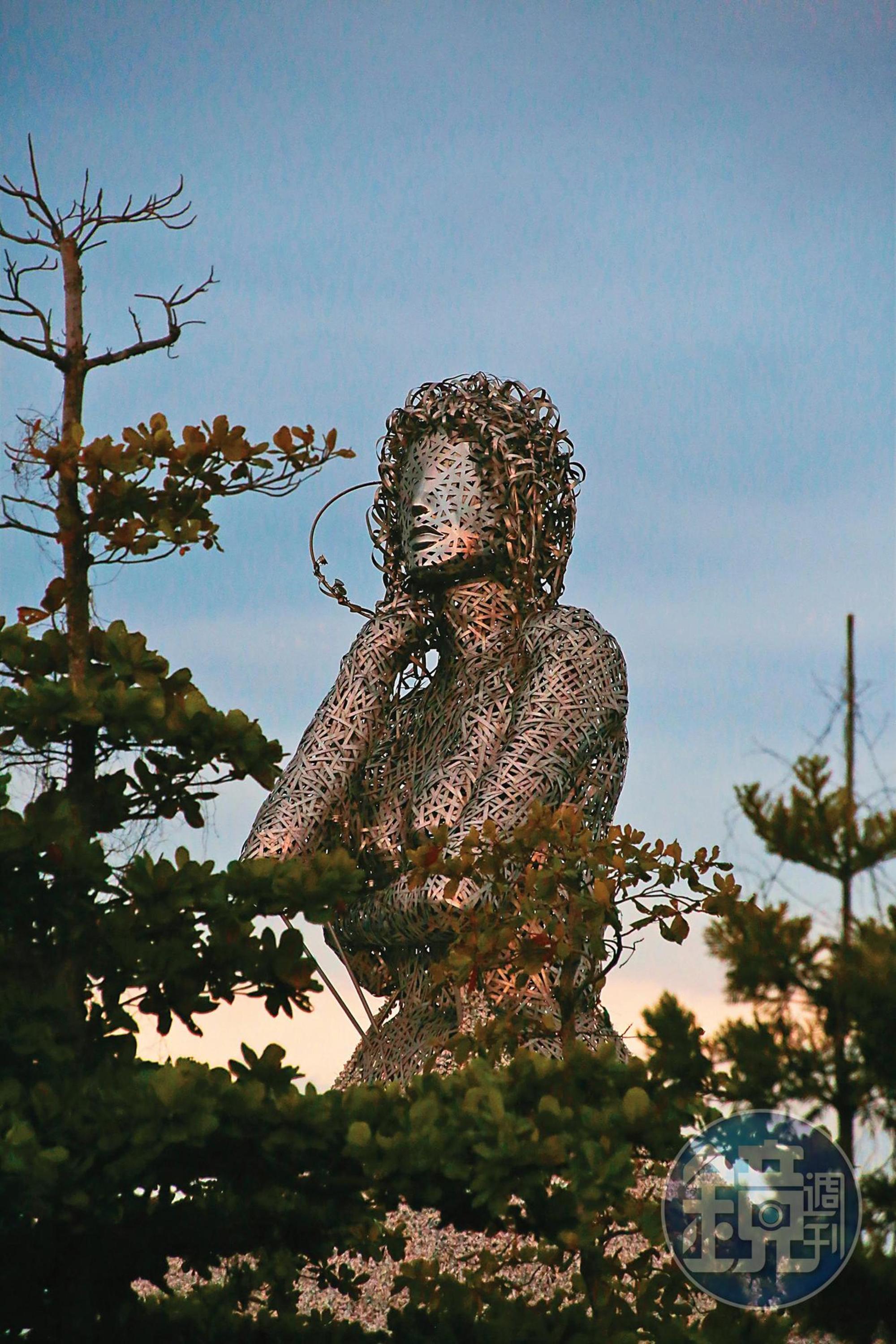 教堂附近還有2019年台灣燈會時,特別打造的「海之女神」藝術燈飾。