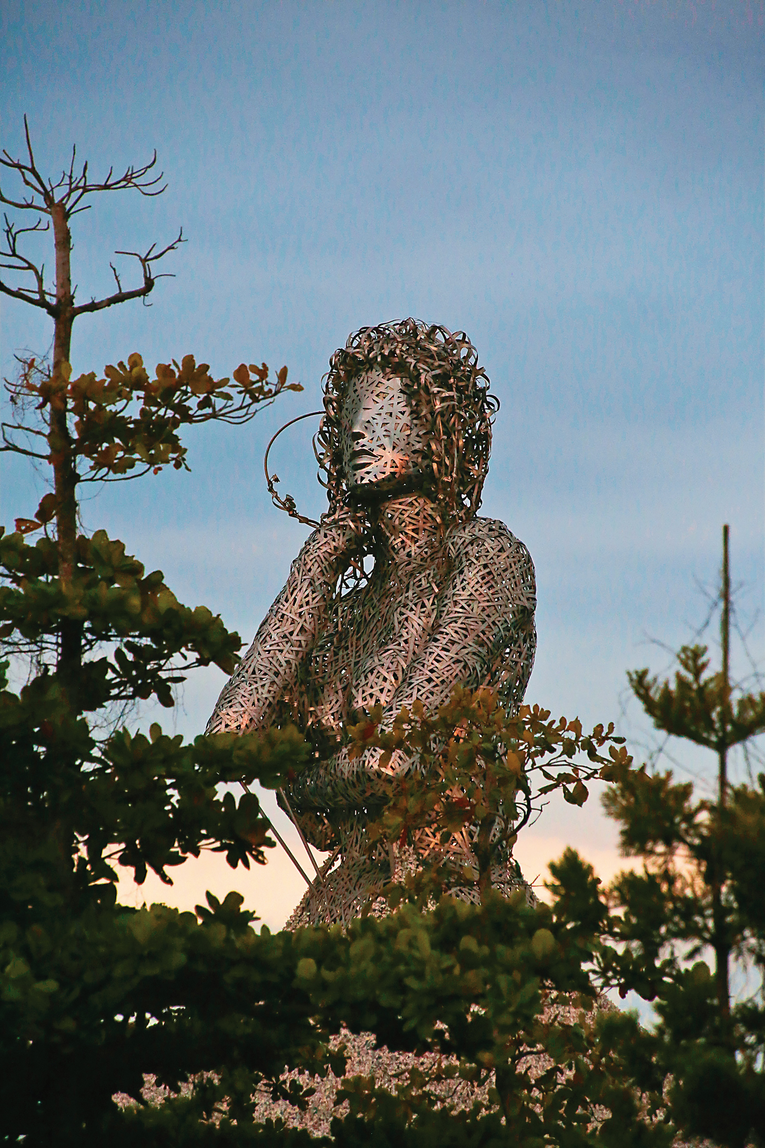 教堂附近還有2019年台灣燈會時,特別打造的「海之女神」藝術燈飾。