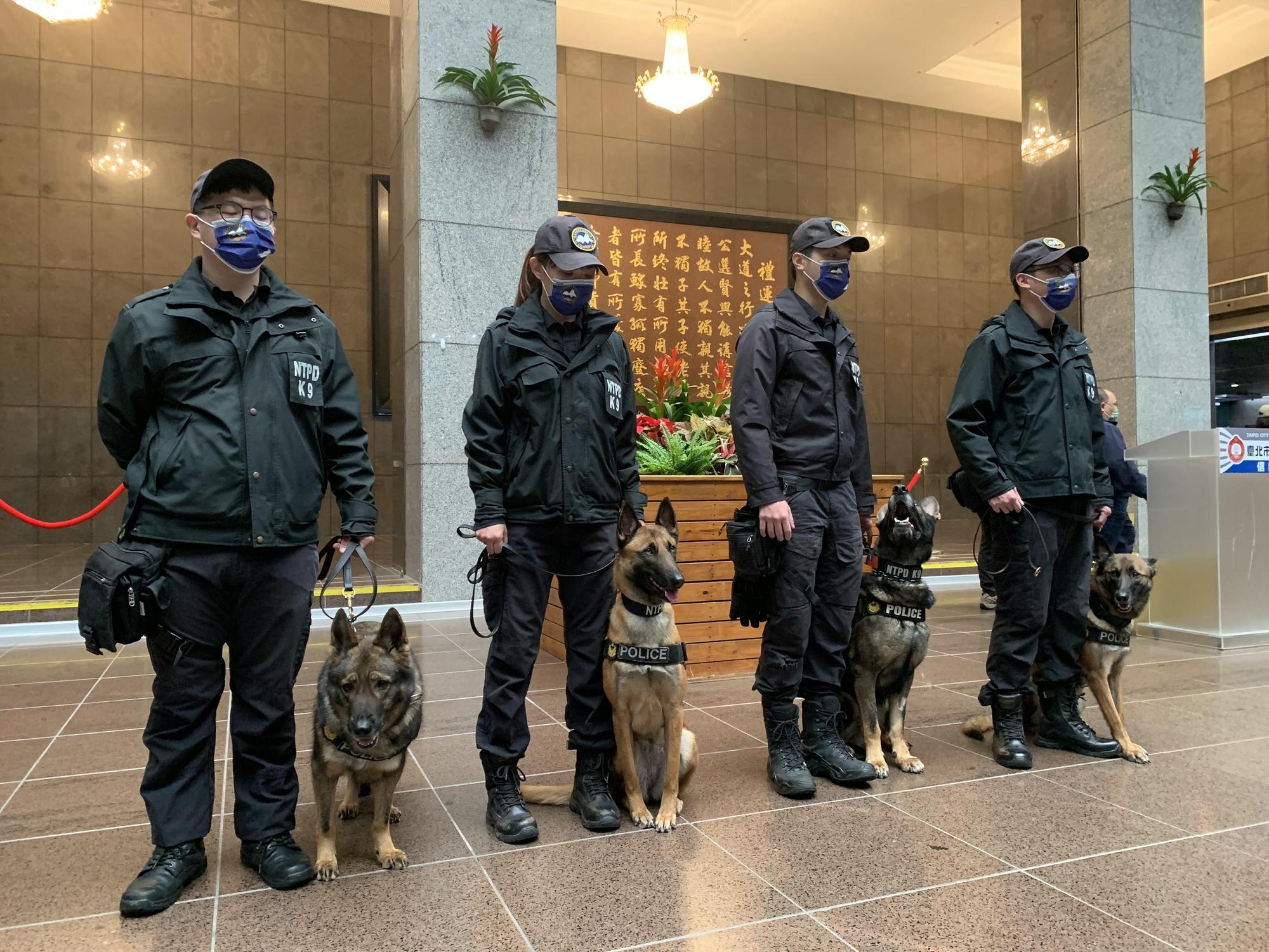 新北市警局警犬隊將進駐加強會場、重要建築設施偵蒐清查。（警方提供）