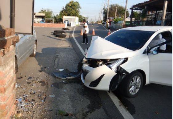 車禍原因是有「小蟲」飛到女駕駛手上,女駕駛受到驚嚇,想把蟲子抖掉,才釀起這場悲劇。(民眾提供)
