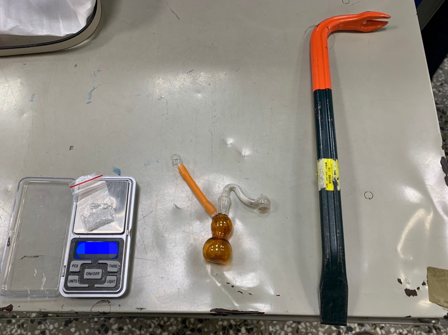警方扣得犯案工具一批。（警方提供）