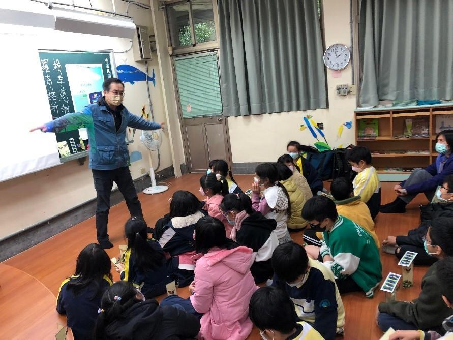國立雲林科技大學 應用外語系暨研究所 系主任 楊孝慈教授