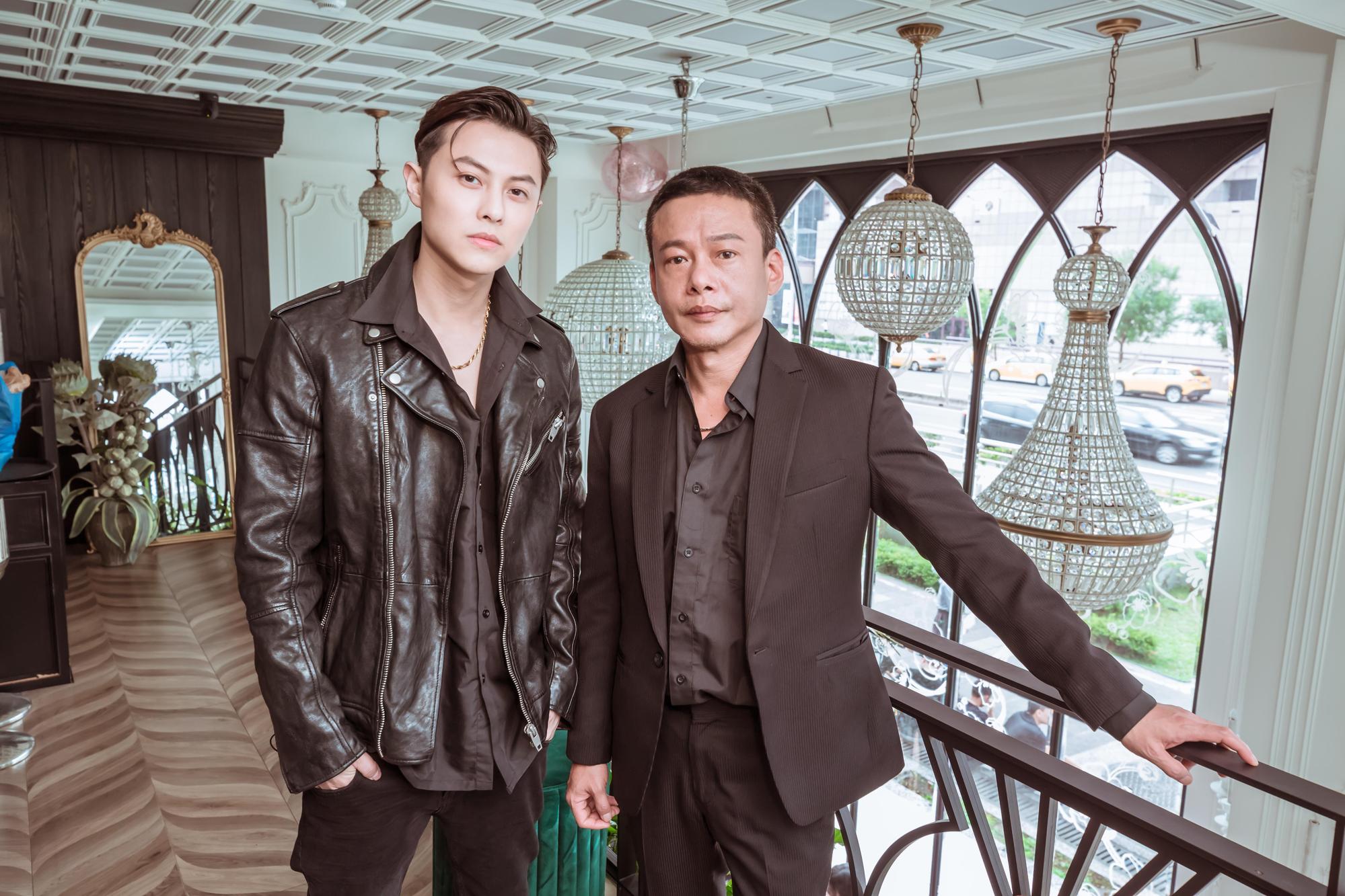 首次與李康生(右)合作,王子(左)感到壓力很大,但沒想到李康生竟有點天然呆。(喜鵲娛樂)