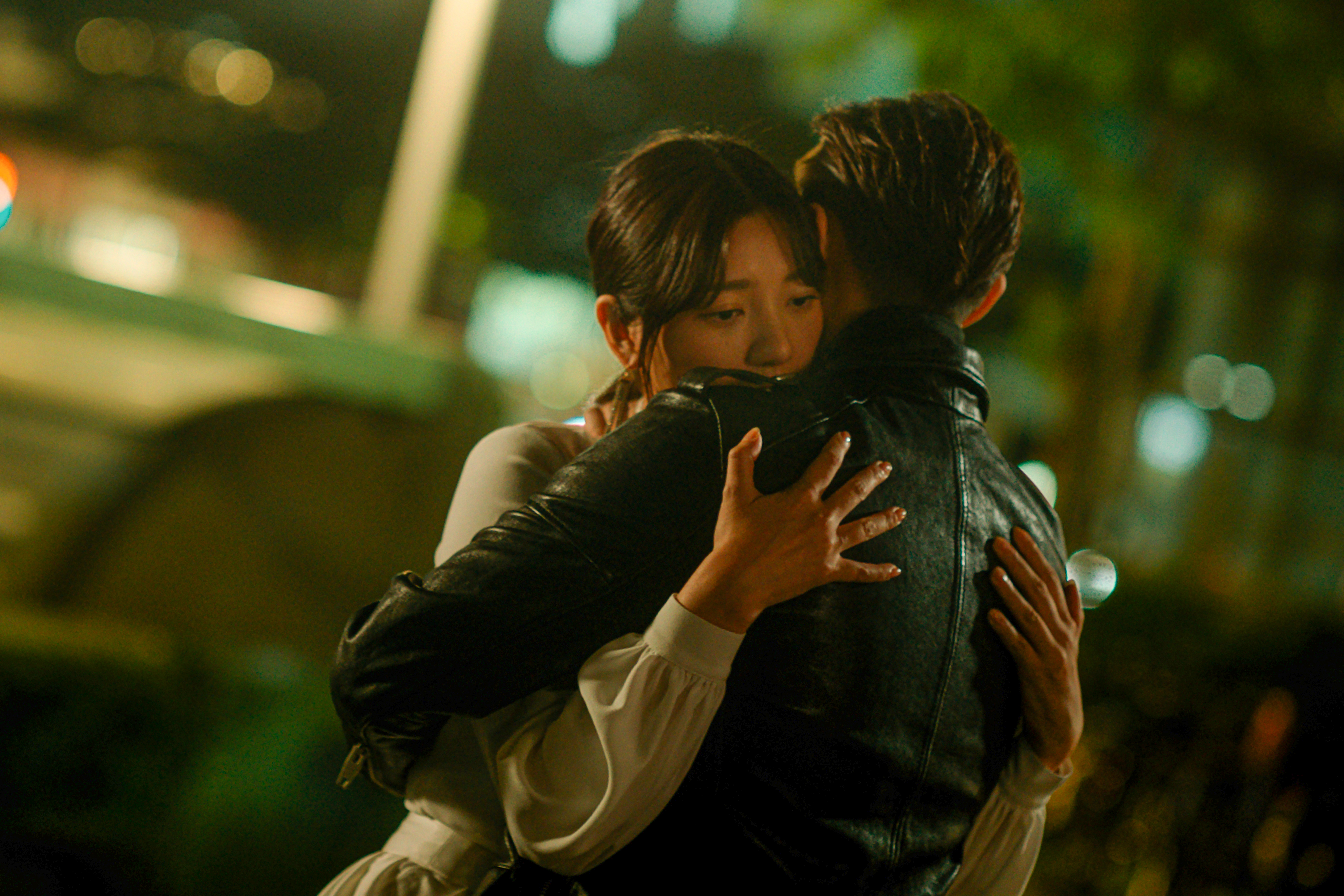 郭雪芙與王子在片中是一對，卻面臨兄弟與愛情孰重的選擇。（禾力文創提供）