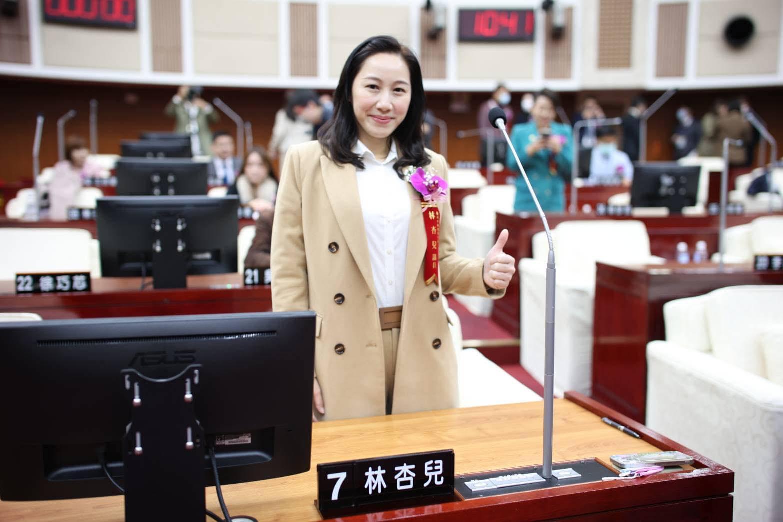 國民黨林杏兒當選本屆台北市議員,日前她已完成宣誓,正式進入市議會。(翻攝自林杏兒臉書)