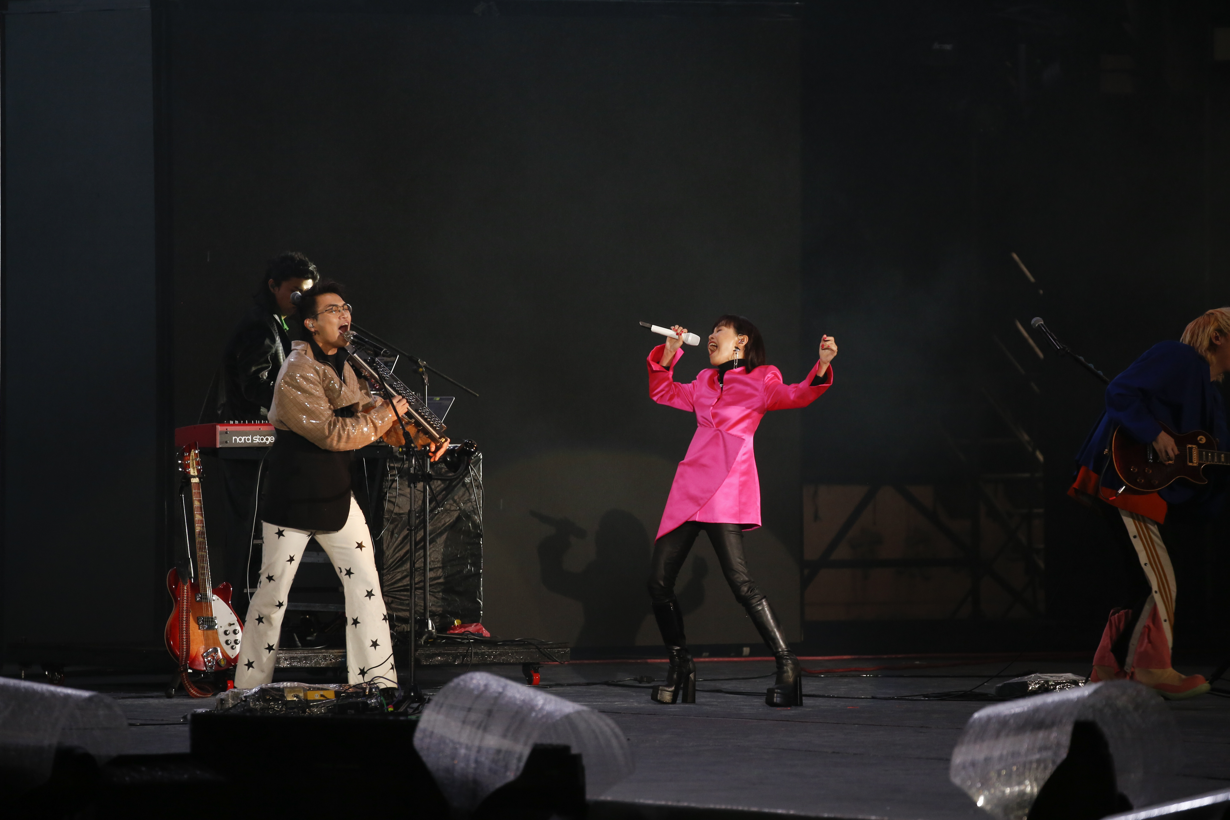 彭佳慧和美秀集團組成「彭美秀五金行」，在晚會大飆歌。