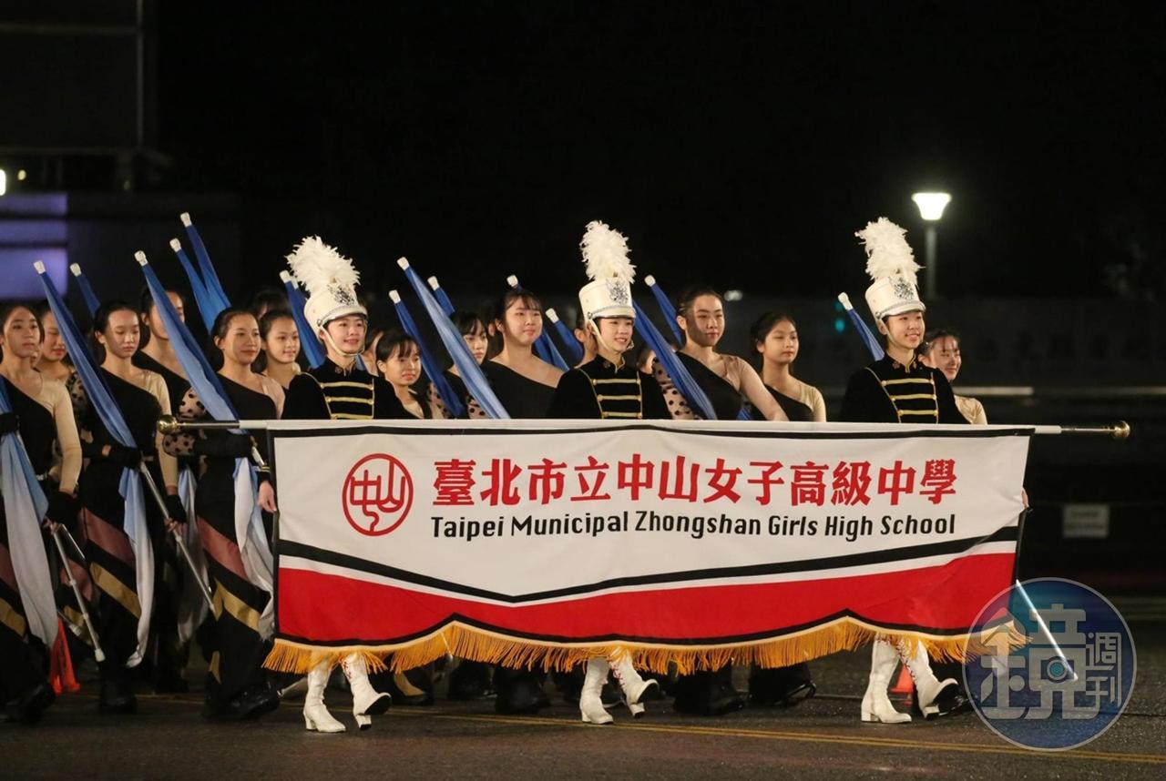 2023總統府元旦升旗典禮主題為「眾志成城、台灣向前」。