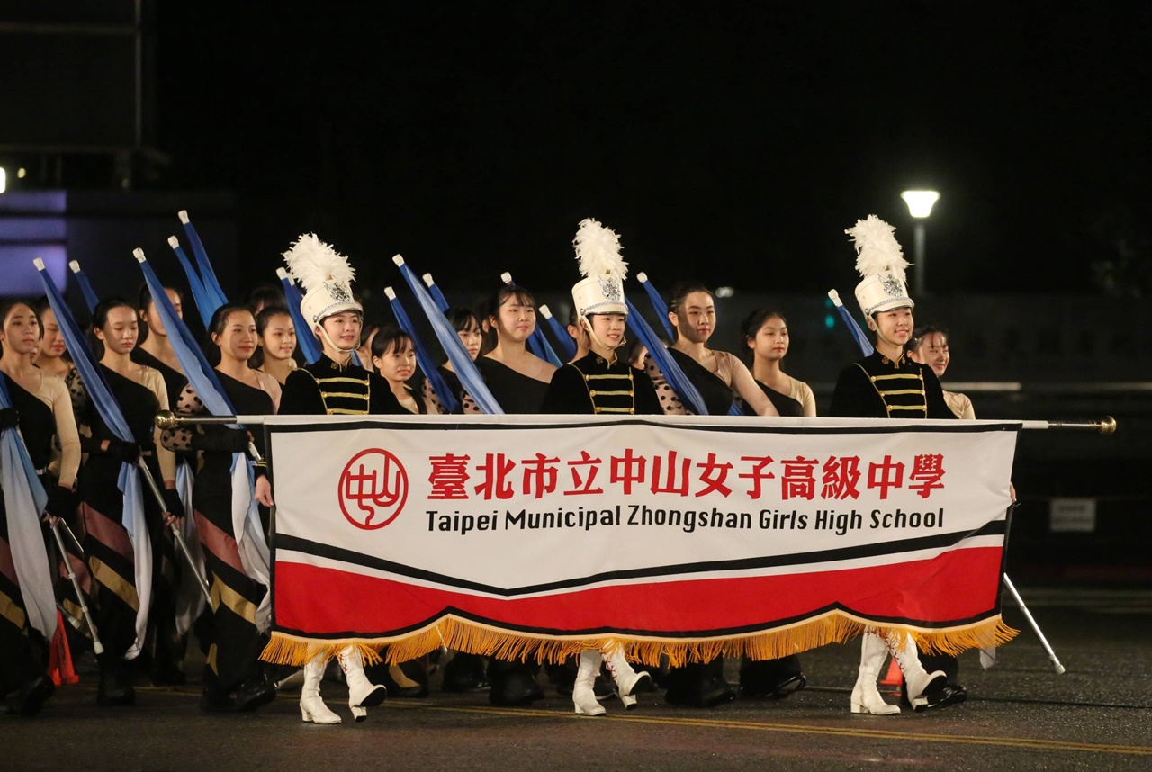 2023總統府元旦升旗典禮主題為「眾志成城、台灣向前」。