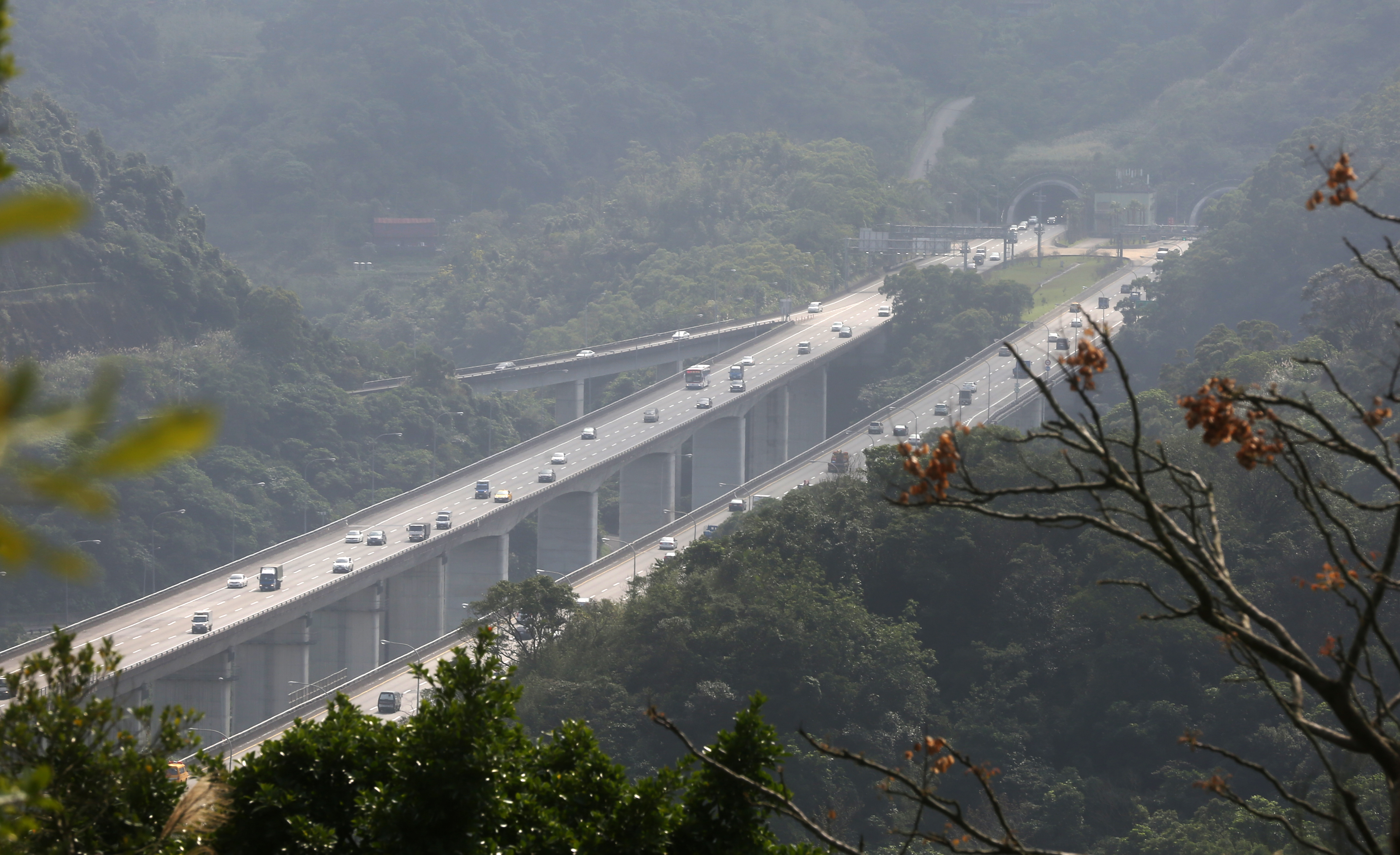 高速公路管理局預估，收假日北返車潮將湧現，列出國道9大重點壅塞路段，提醒民眾調整行程路線。（本刊資料照）