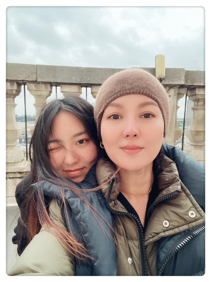 苗可麗到英國探視女兒一起到處吃喝玩樂。(翻攝自苗可麗臉書)