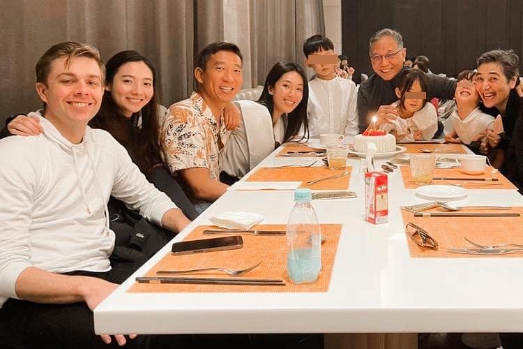 因為隋棠的關係,謝沛恩與董事男友進一步的親暱合照曝光,裡頭還有婆婆賴佩霞、公公謝志鴻。(翻攝臉書)