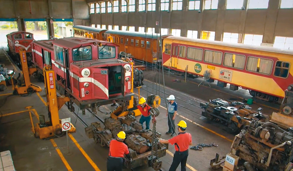 阿里山林業鐵路遭員工爆料檢修草率，管理處把預算挪為宣傳、行銷之用。（翻攝林鐵及文資處YouTube）