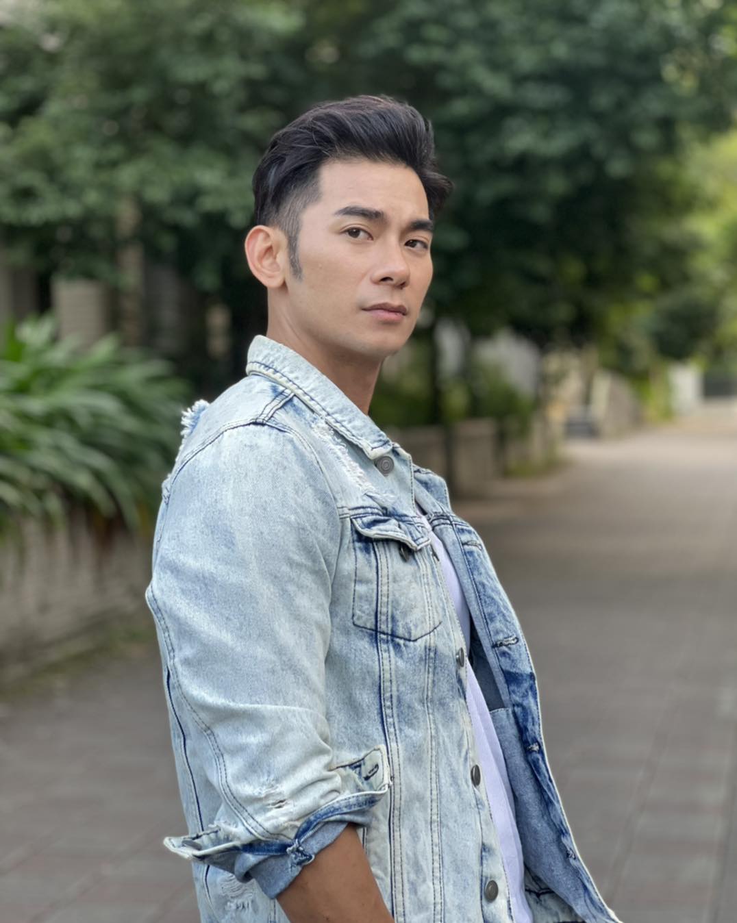 亮哲在清水斷崖出外景攀岩也曾遇過驚險狀況。（翻攝自亮哲臉書）