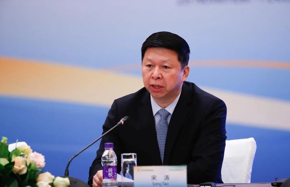 新上任的國台辦主任宋濤2日「首次」向台灣民眾送上新年祝福問候。（翻攝自微博）