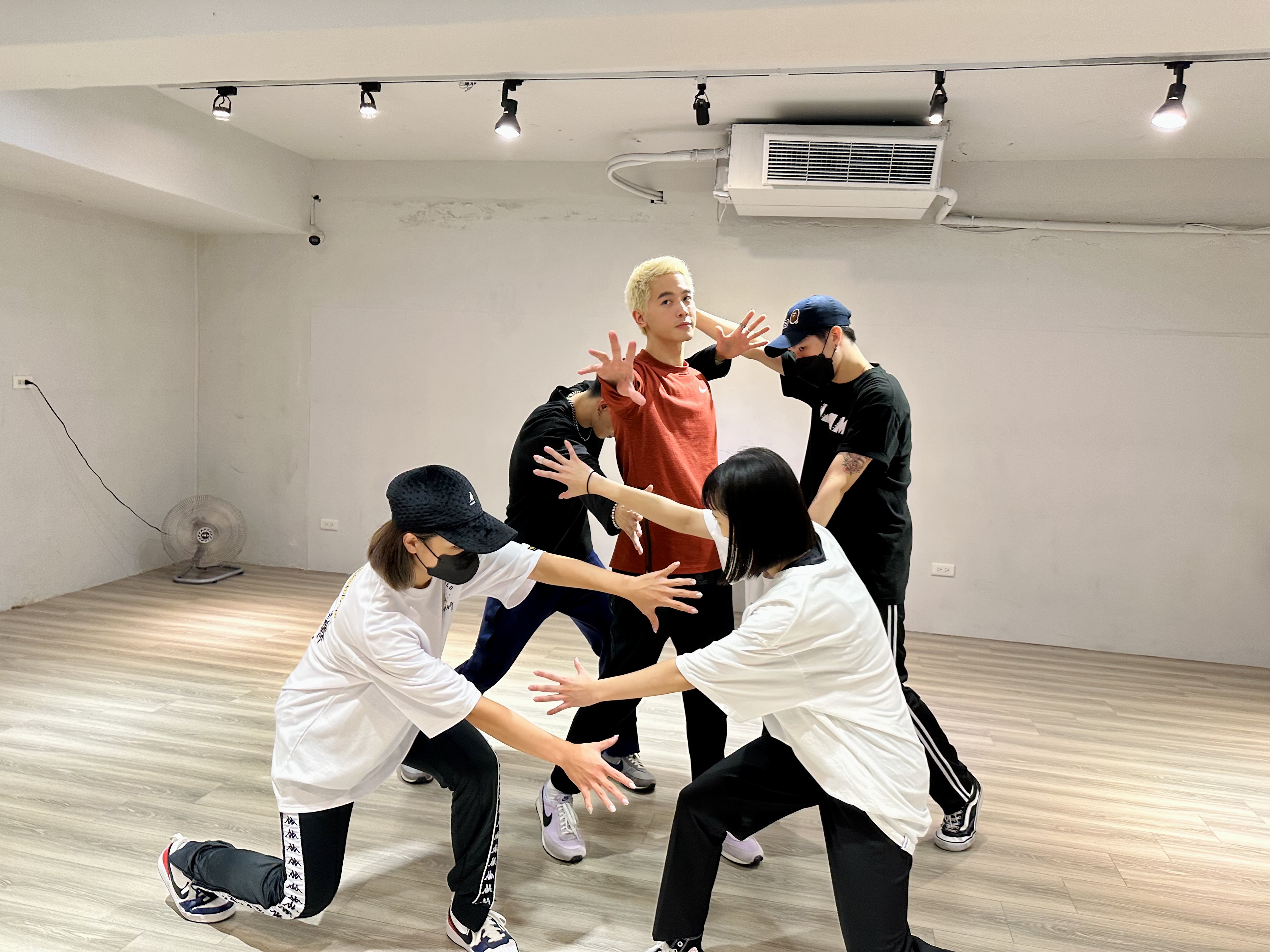 小樂吳思賢將於1月5日於華山Legacy舉辦《TOP OF LOVE》演唱會。