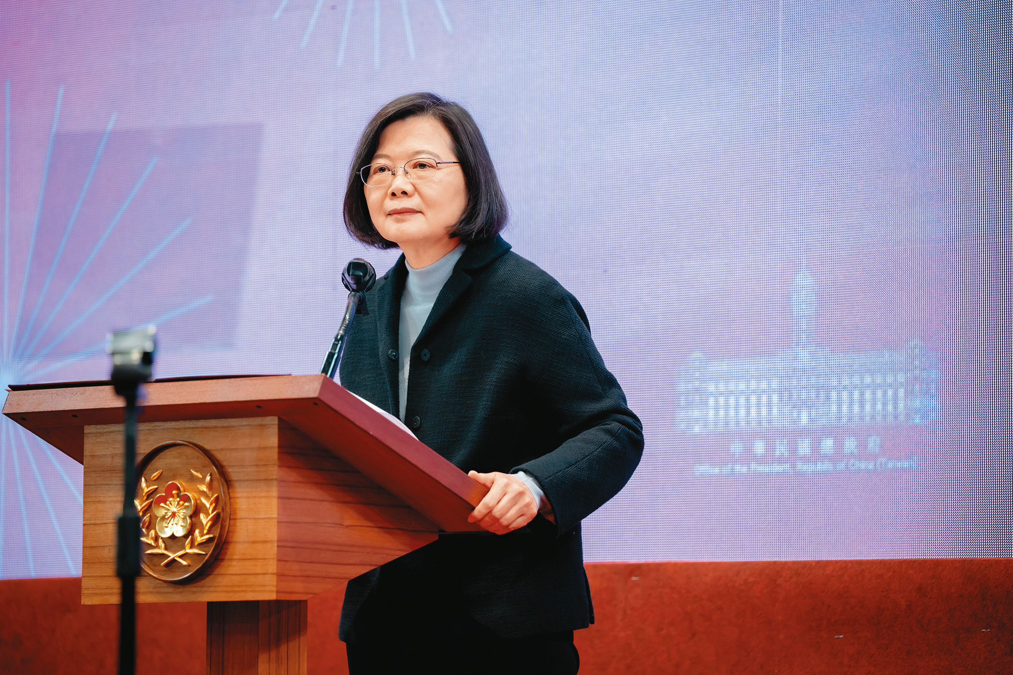 總統蔡英文在元旦談話中表示,寶貴的資源須優先協助高風險的國人與產業。(總統府提供)