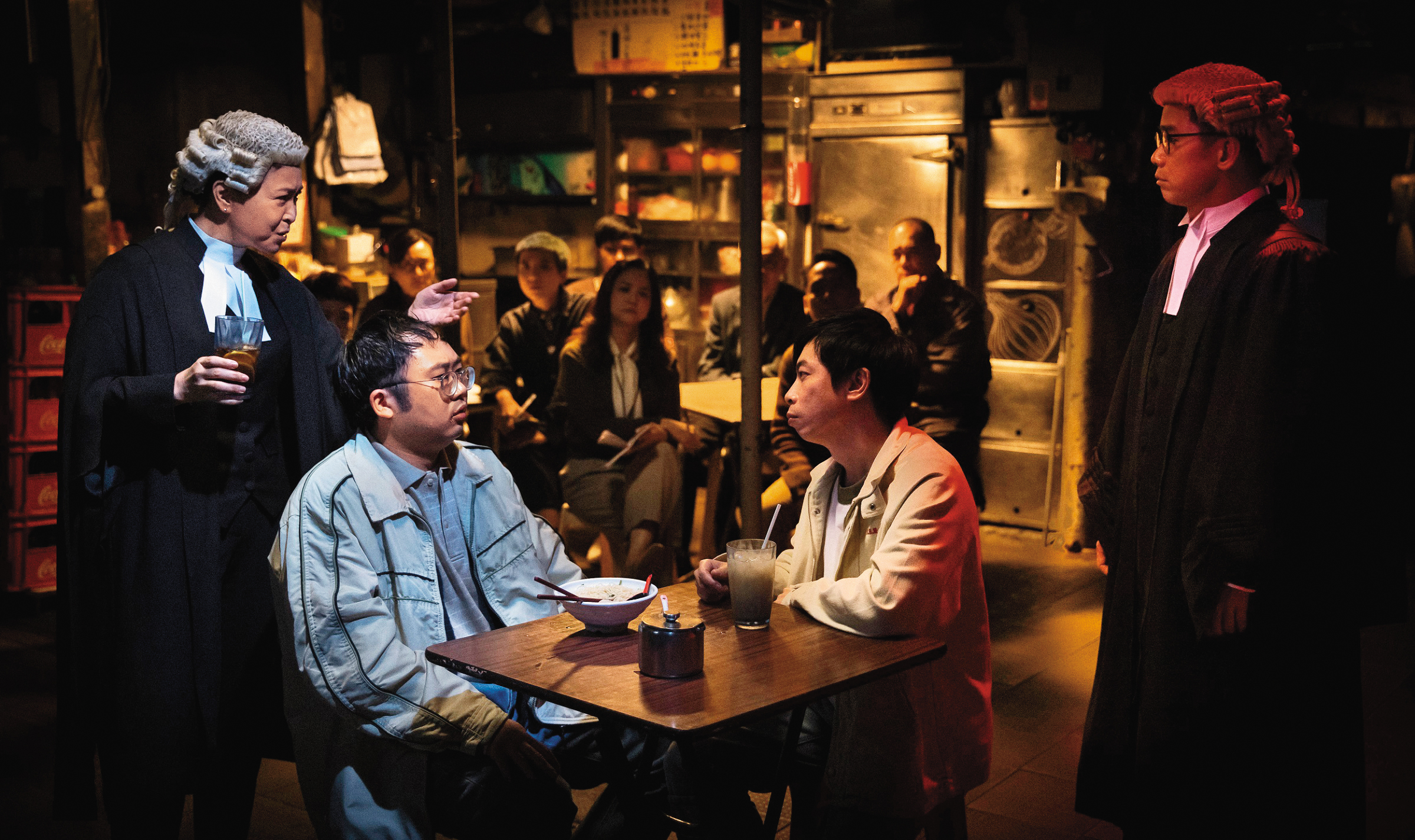 劇情交錯展開反覆回溯弒親案真相與律師交叉質疑及陪審團討論，電影氣氛到位又有層次。（甲上提供）