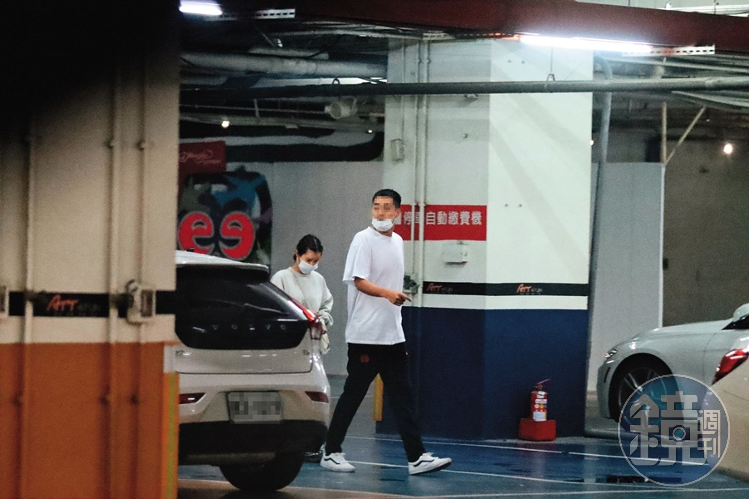 李佳穎(左)斷開男模後,新歡是羊肉爐店老闆(右),這家店也時常被媒體介紹。