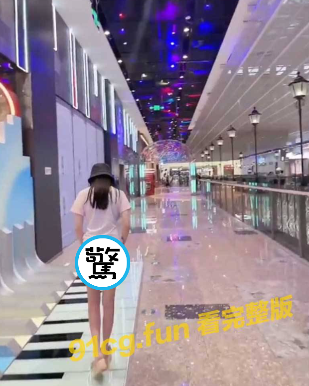 娜娜的露出地點大多選在公共場所。（翻自《91吃瓜中心》）
