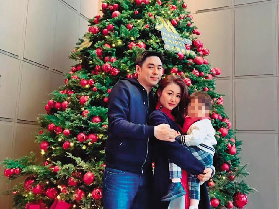 2017年以前的耶誕節時，麻衣還是一家3口，過著看似幸福快樂的日子。
