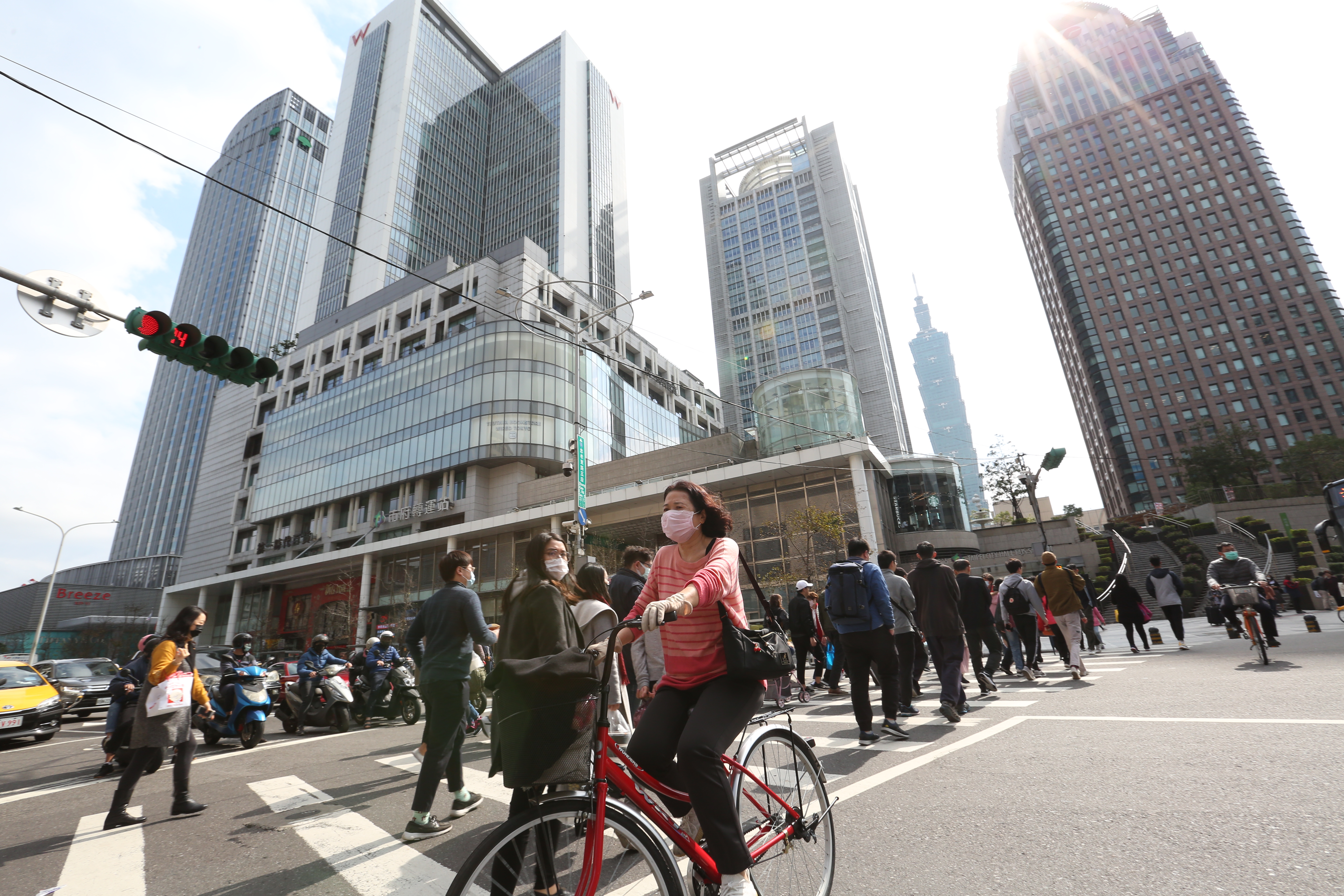 何美鄉談即疫情終點，「若要萬無一失的話，中國的疫情走完才算是真正的終點」。（本刊資料照）