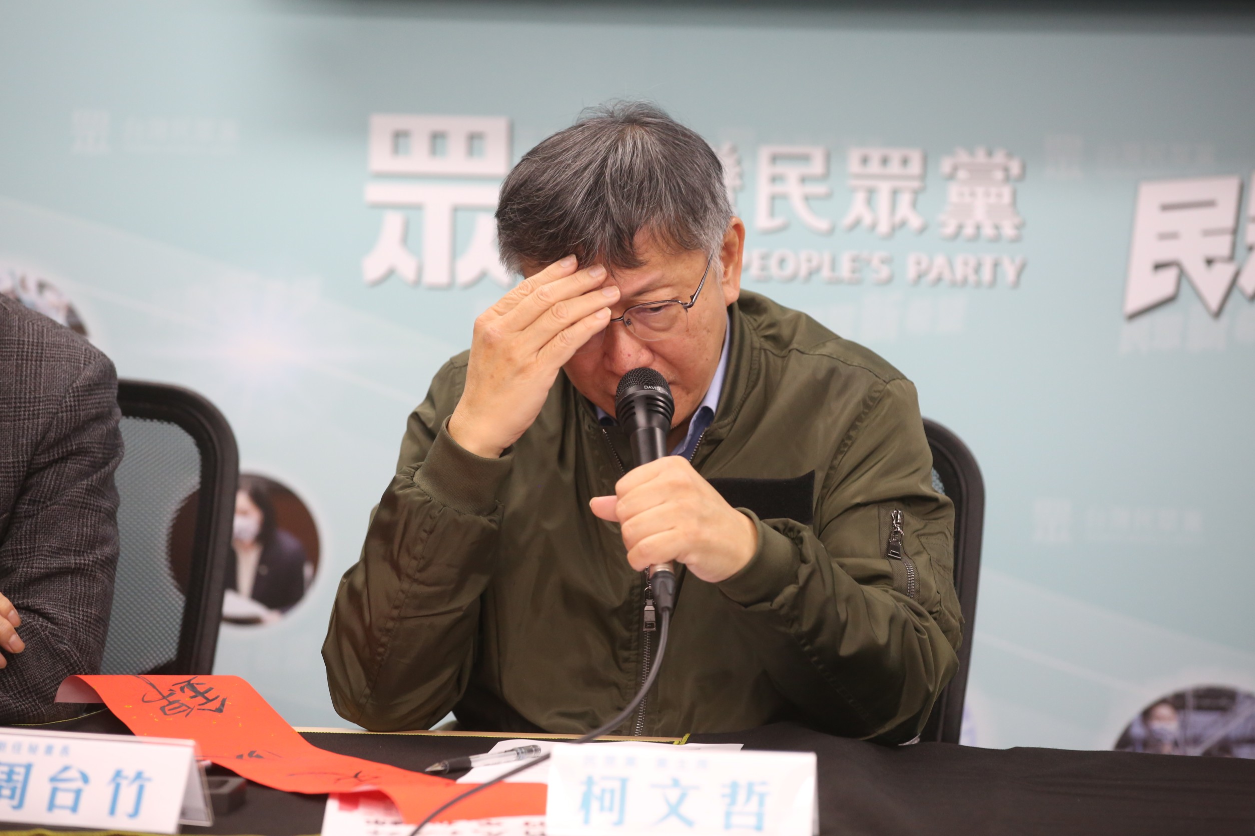 柯文哲今出席民眾黨祕書長交接儀式，被問到侯郭密會一事，他不以為然說自己也和郭台銘見過很多次面。