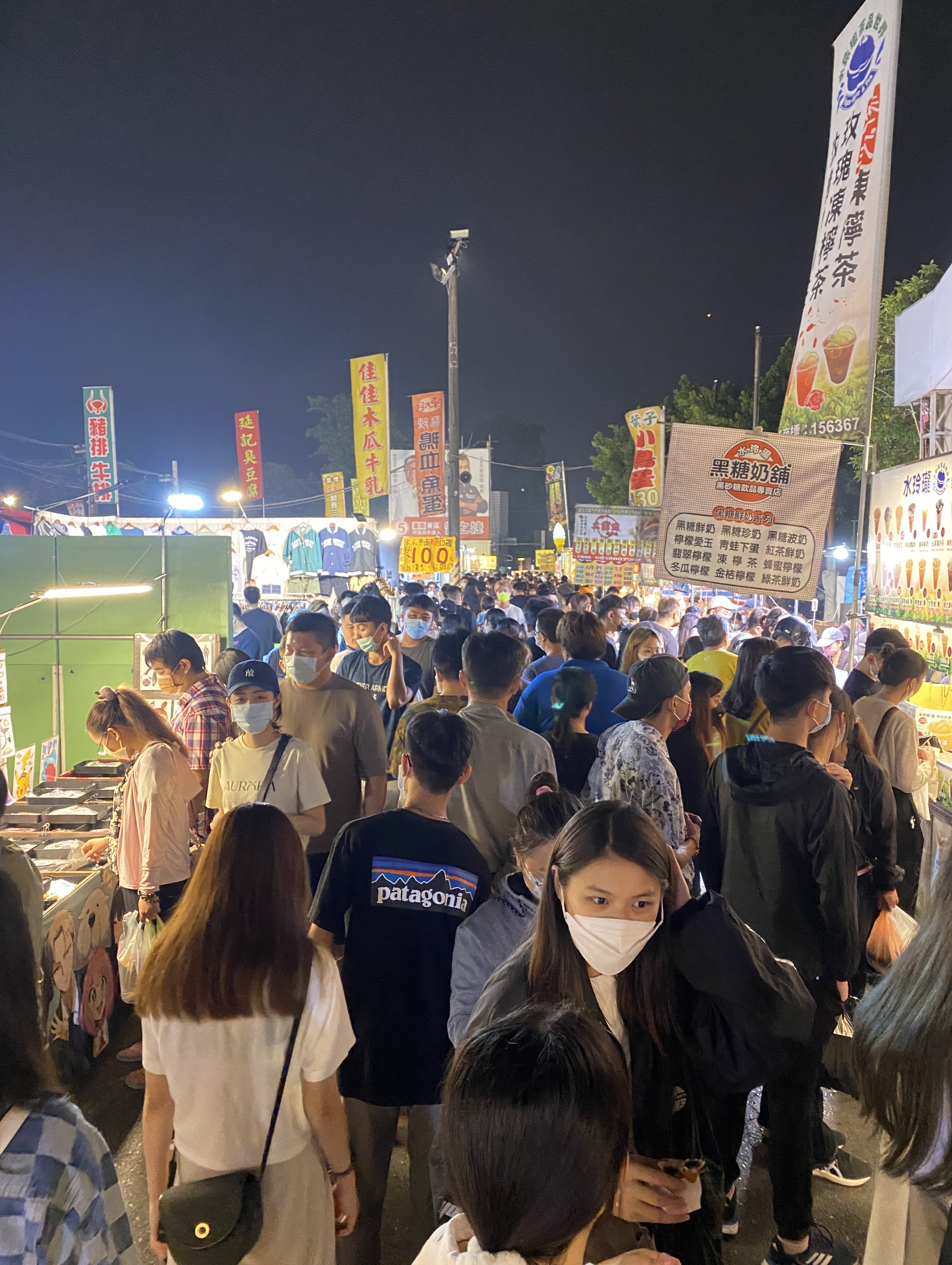 大東夜市營業至今已長達23年，每週一、二、五都會有許多人湧入這裡「逛夜市」。