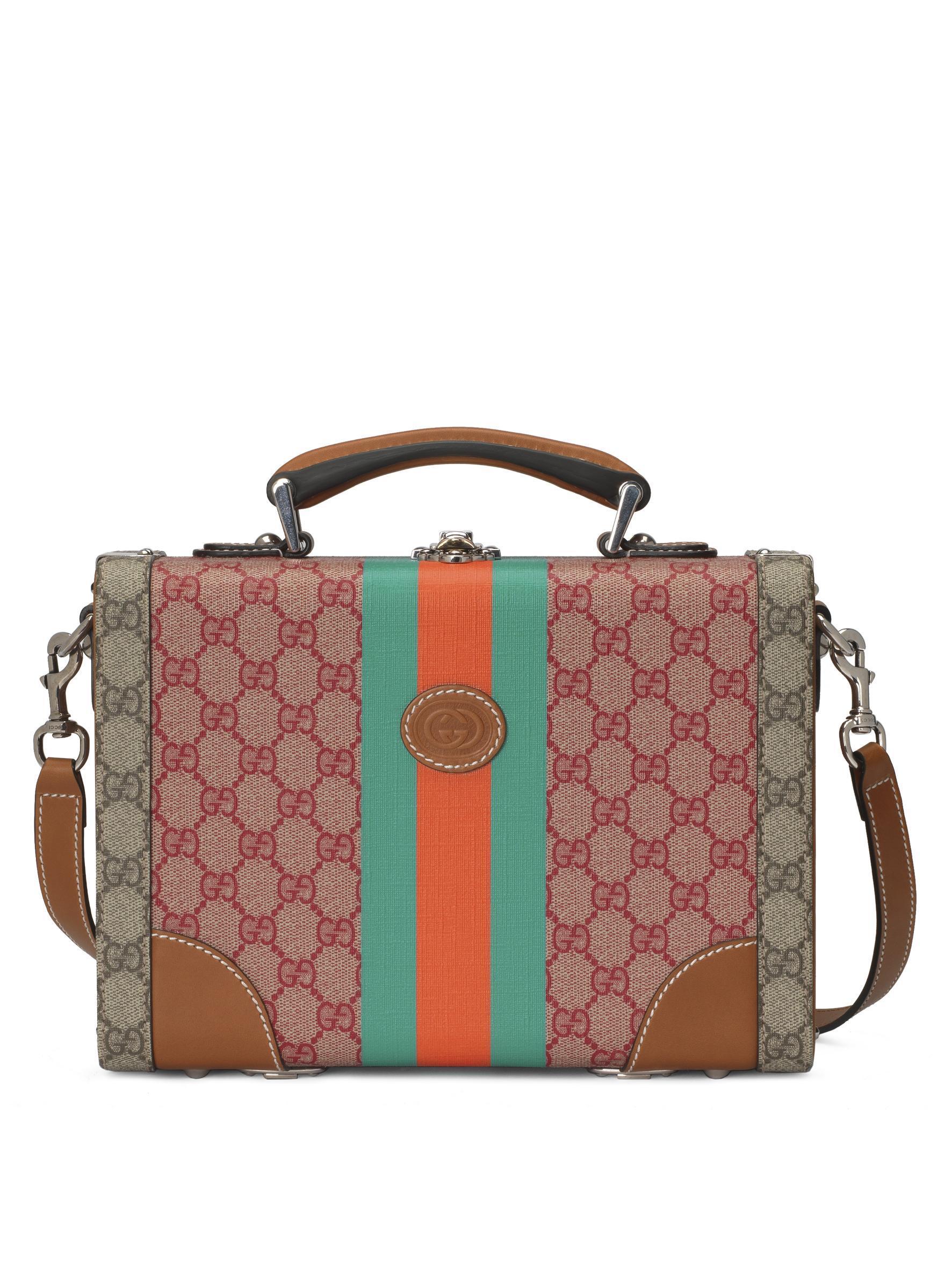 GUCCI兔年主題限定系列印花撞色手提硬箱。NT$173,600(古馳提供)