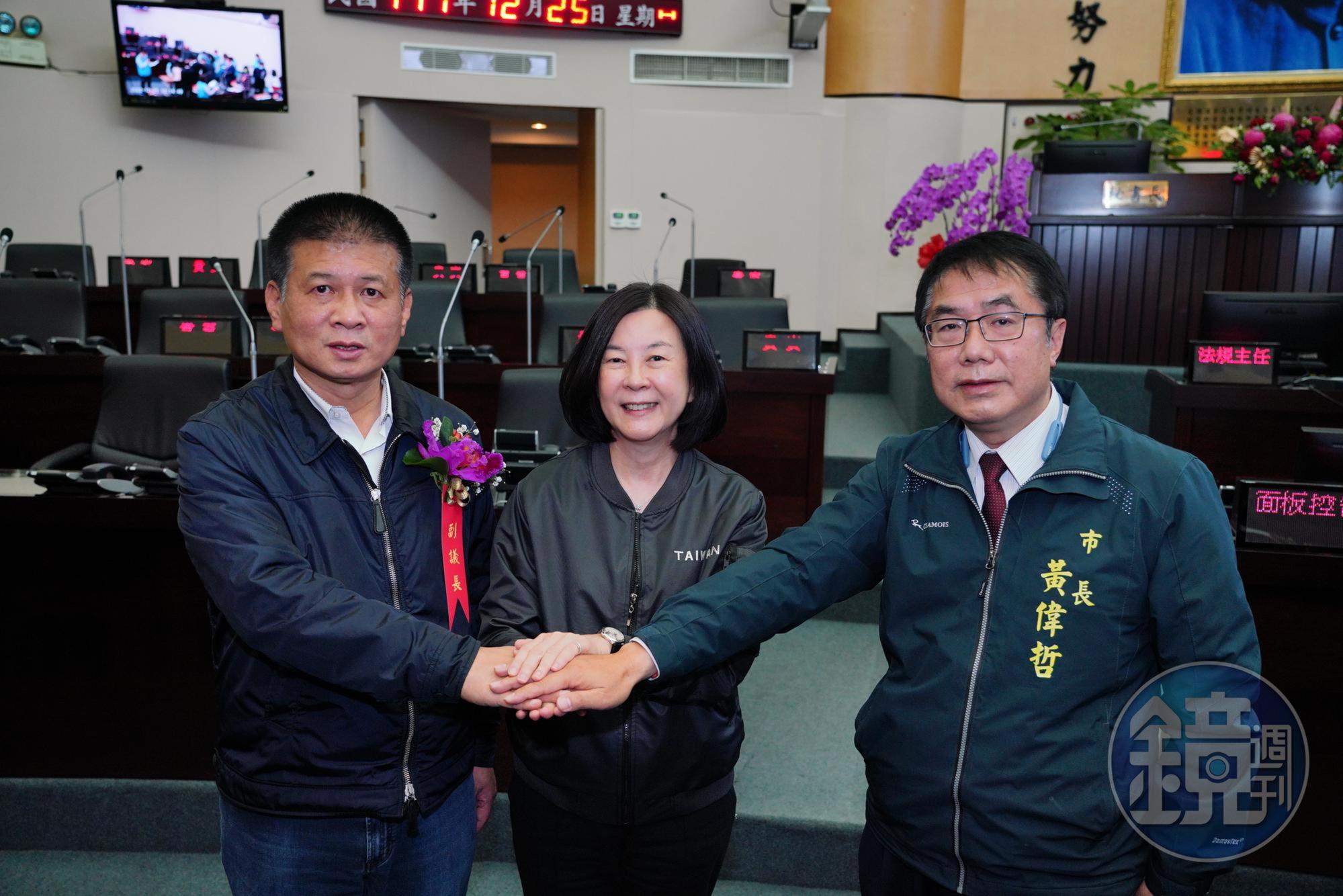 台南正副議長選舉涉賄，正副議長邱莉莉（中）、林志展（左）分以50萬、20萬元交保。（本刊資料照）