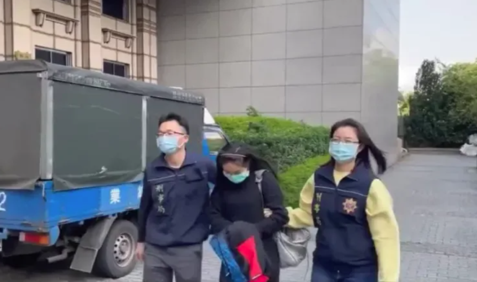 警方將違法進口中國醫療器材的美容中心負責人張女移送法辦。(刑事局提供)