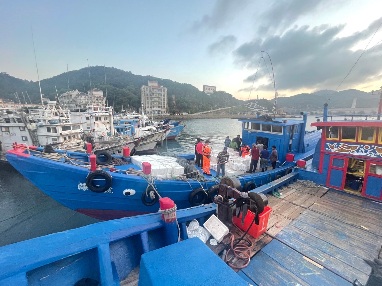 海巡署強調，查緝走私一切依法行政，並報請檢方指揮偵辦。（洪申翰辦公室提供）