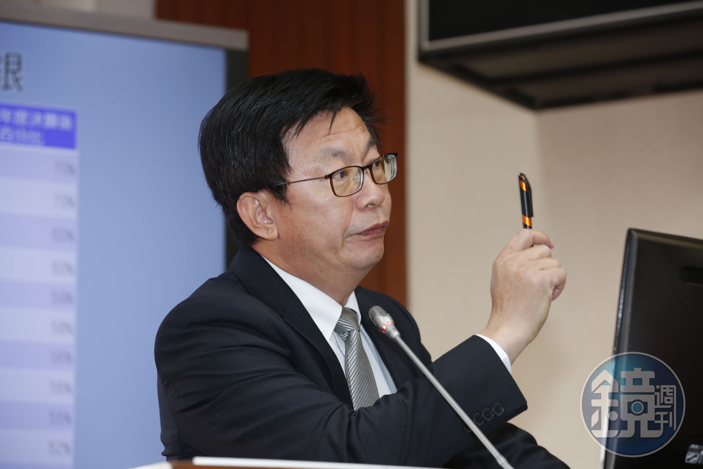 政府宣布普發6,000元現金，綠委郭國文回應，「打算落實我自己的主張，將我與家人的6,000元全部捐出」。（本刊資料照）