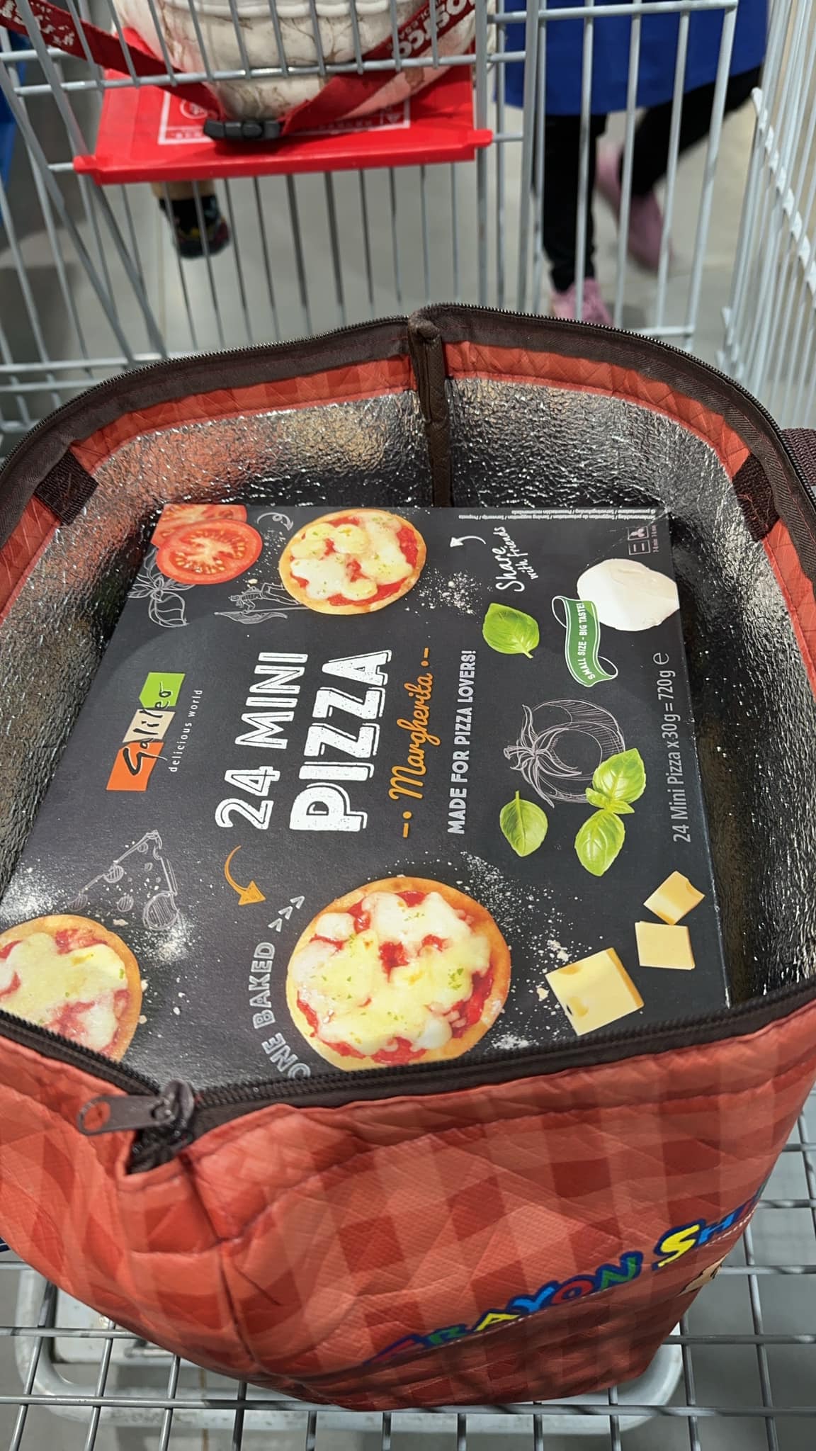 網友認為「瑪格麗特迷你Pizza」份量精巧,適合讓小孩子當早餐或點心。(翻攝臉書社團「Costco好市多商品經驗老實說」)