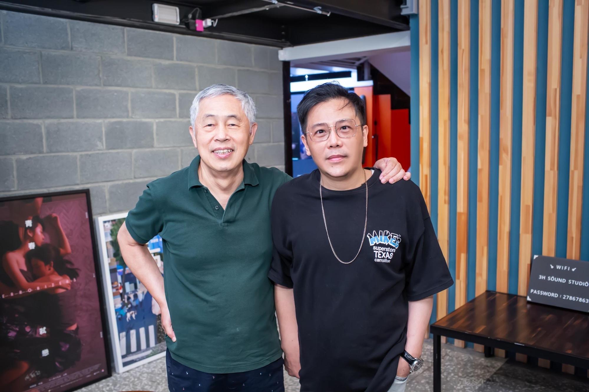 國內音效大師杜篤之（左）力挺首度當導演的姜寧（右），為其執導處女作《山中森林》操刀音效。（禾力文創提供）