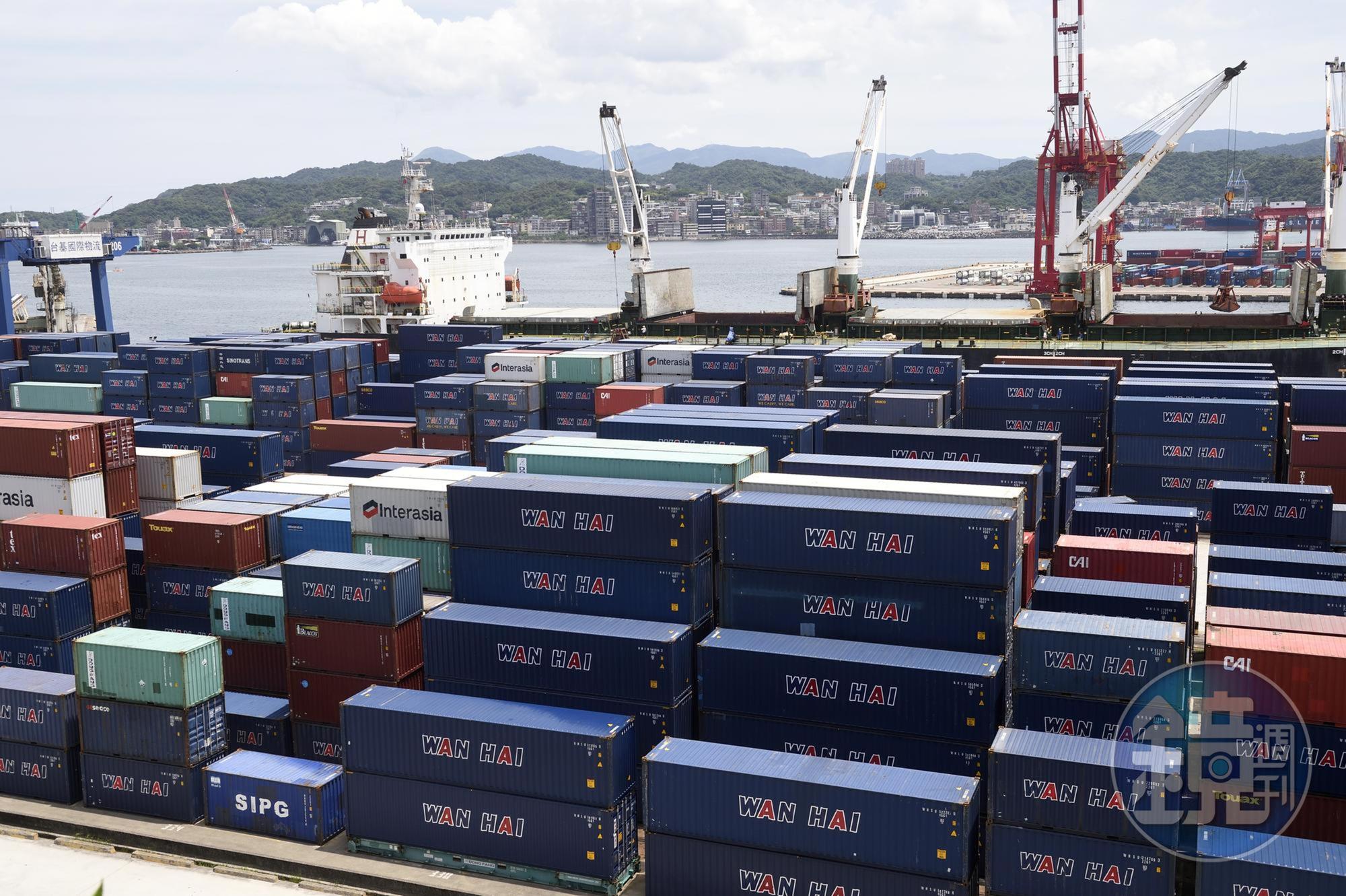 貨櫃運價指數(SCFI)終止連續27週下跌後翻揚,但航運三雄股價卻未如預期上漲。 (本刊資料照)