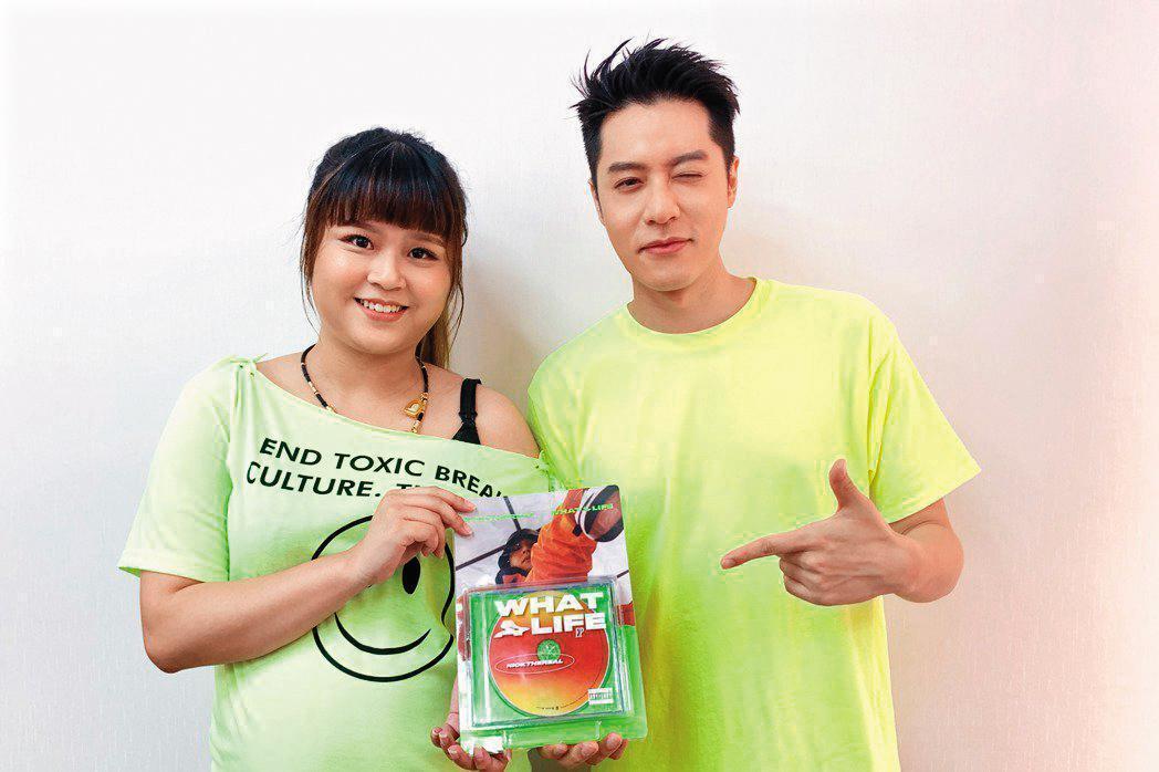 早年丟丟妹紅的時候，周湯豪還去上過宣傳，如今老公傳出欠下鉅額賭債，還有吸毒與把她當搖錢樹等傳聞，老公則是一一回擊。（翻攝臉書）