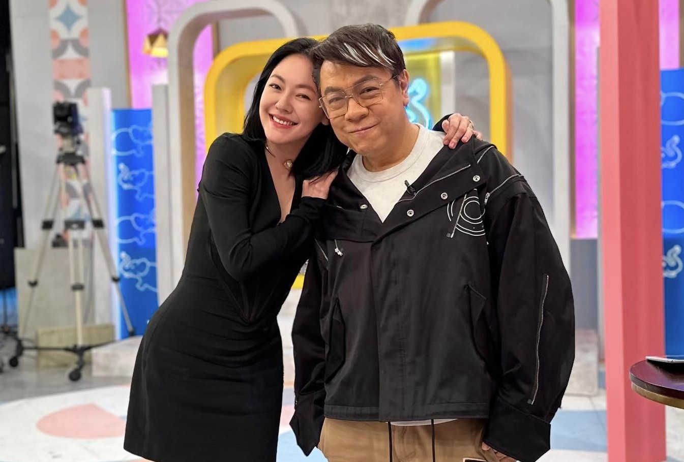 小S、蔡康永又於《小姐不熙娣》合體主持，笑料不斷。（翻攝自小S臉書）