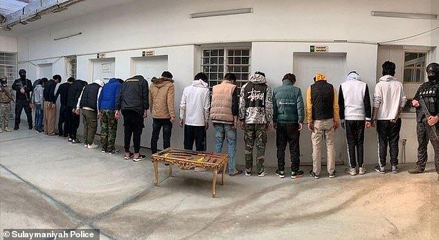 警方最後逮捕16人。(翻自《每日郵報》)