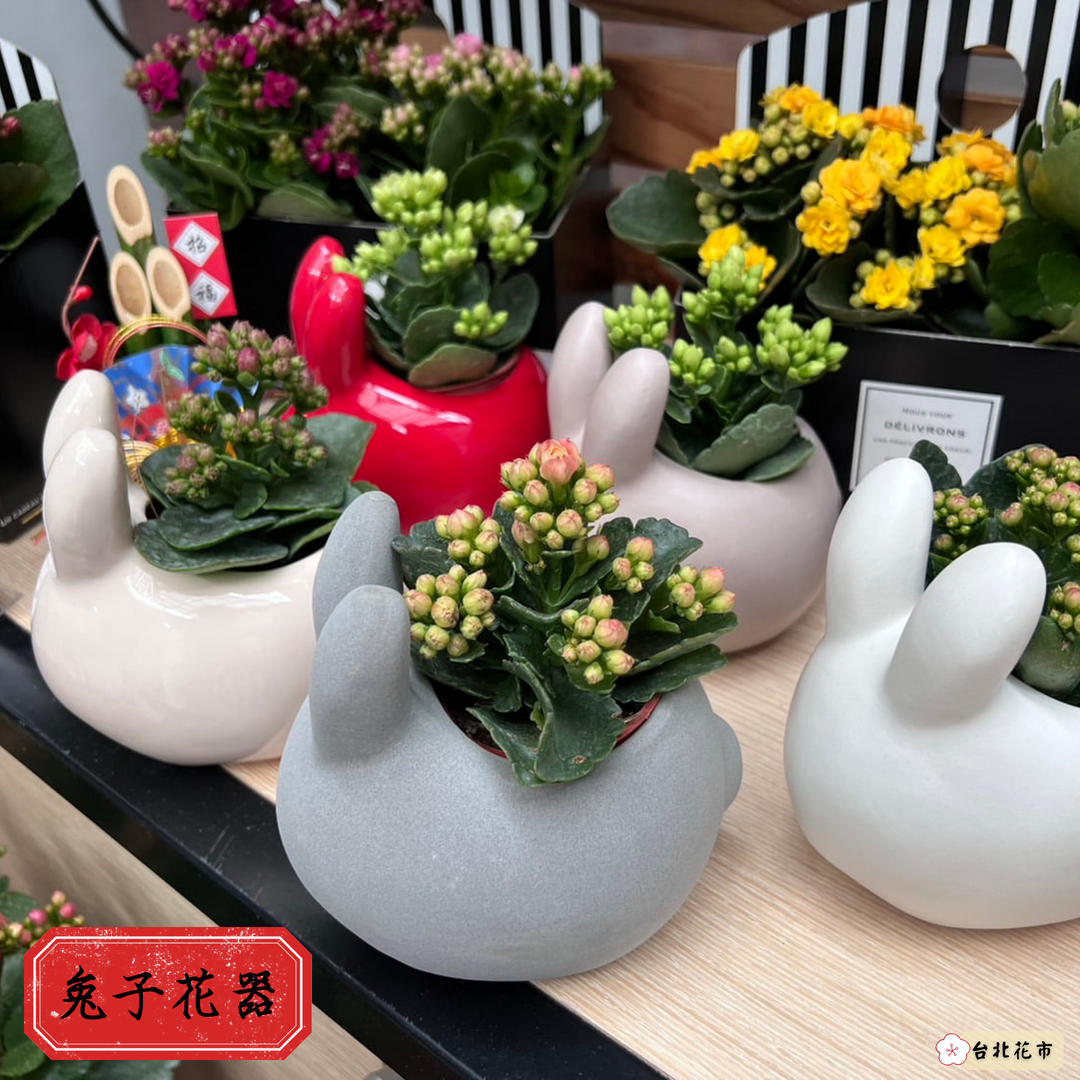 兔子花器,相當具過年氣氛。(台北花市提供)