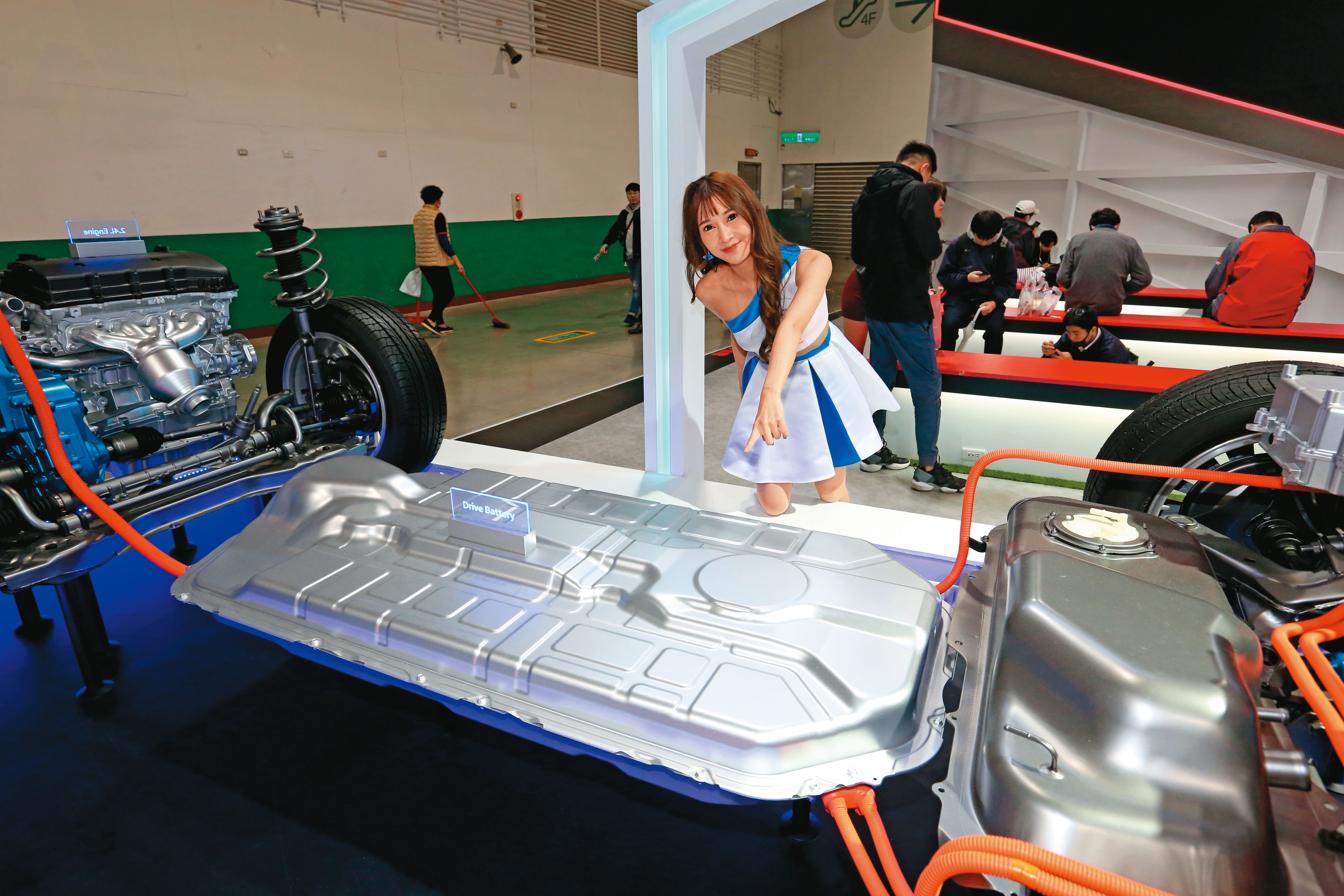 宣明智建議，攸關小型電動車發展的電池，台廠應轉往固態電池等新材料電池發展才有突破機會。